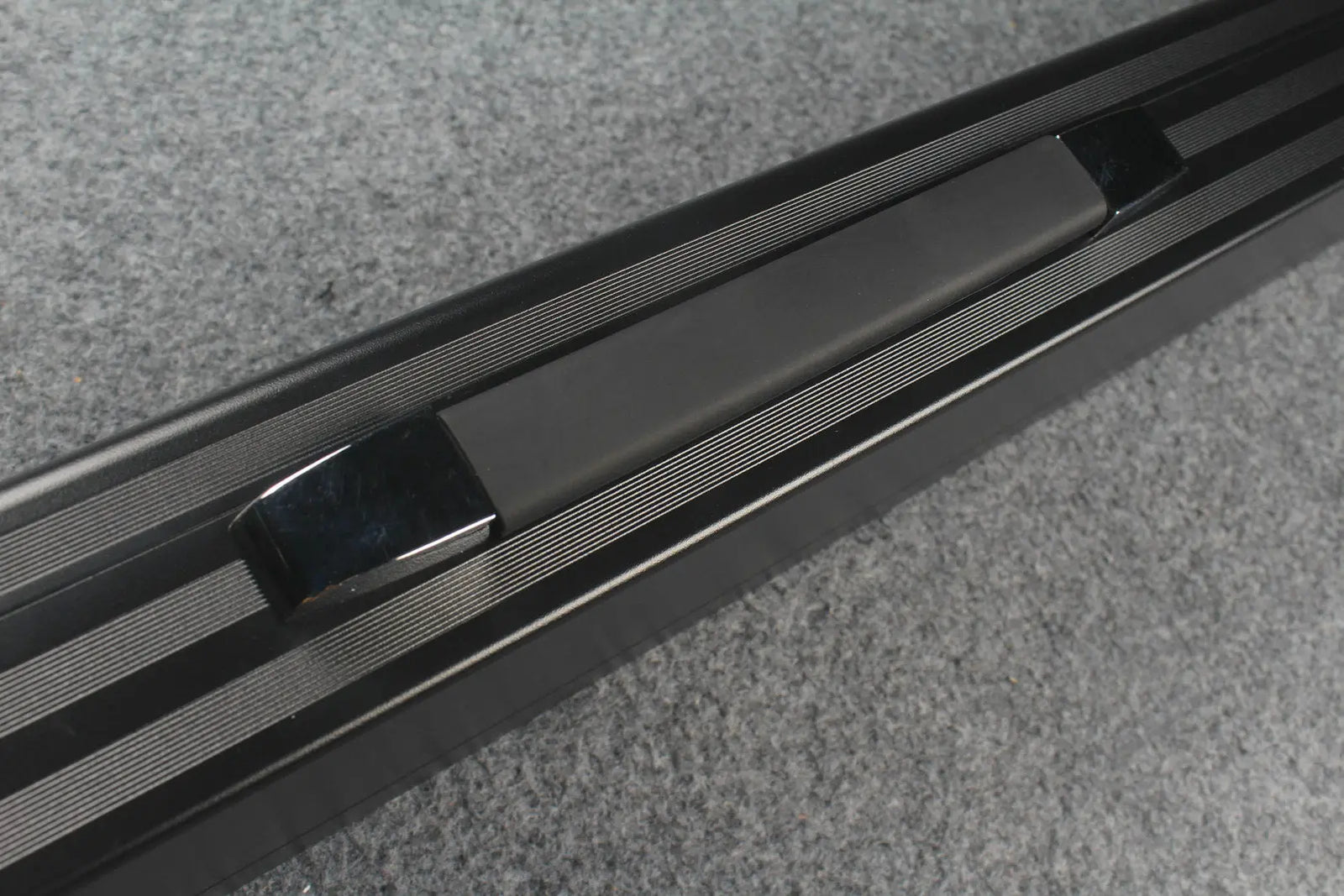 Professional Aluminum Lockable Cue Case - 4 Cue Capacity with Secure Storage WOODS CUES