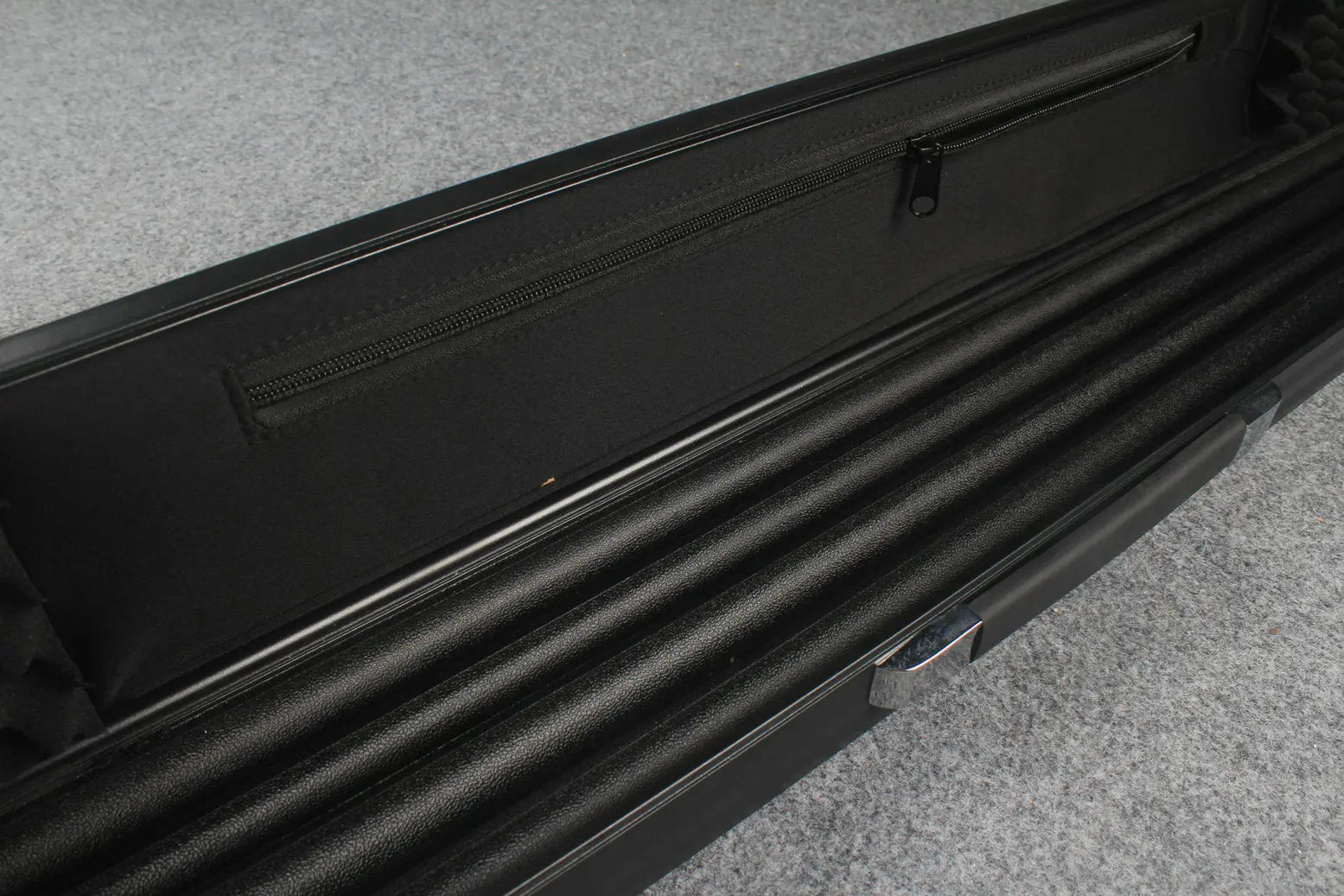 Professional Aluminum Lockable Cue Case - 4 Cue Capacity with Secure Storage WOODS CUES