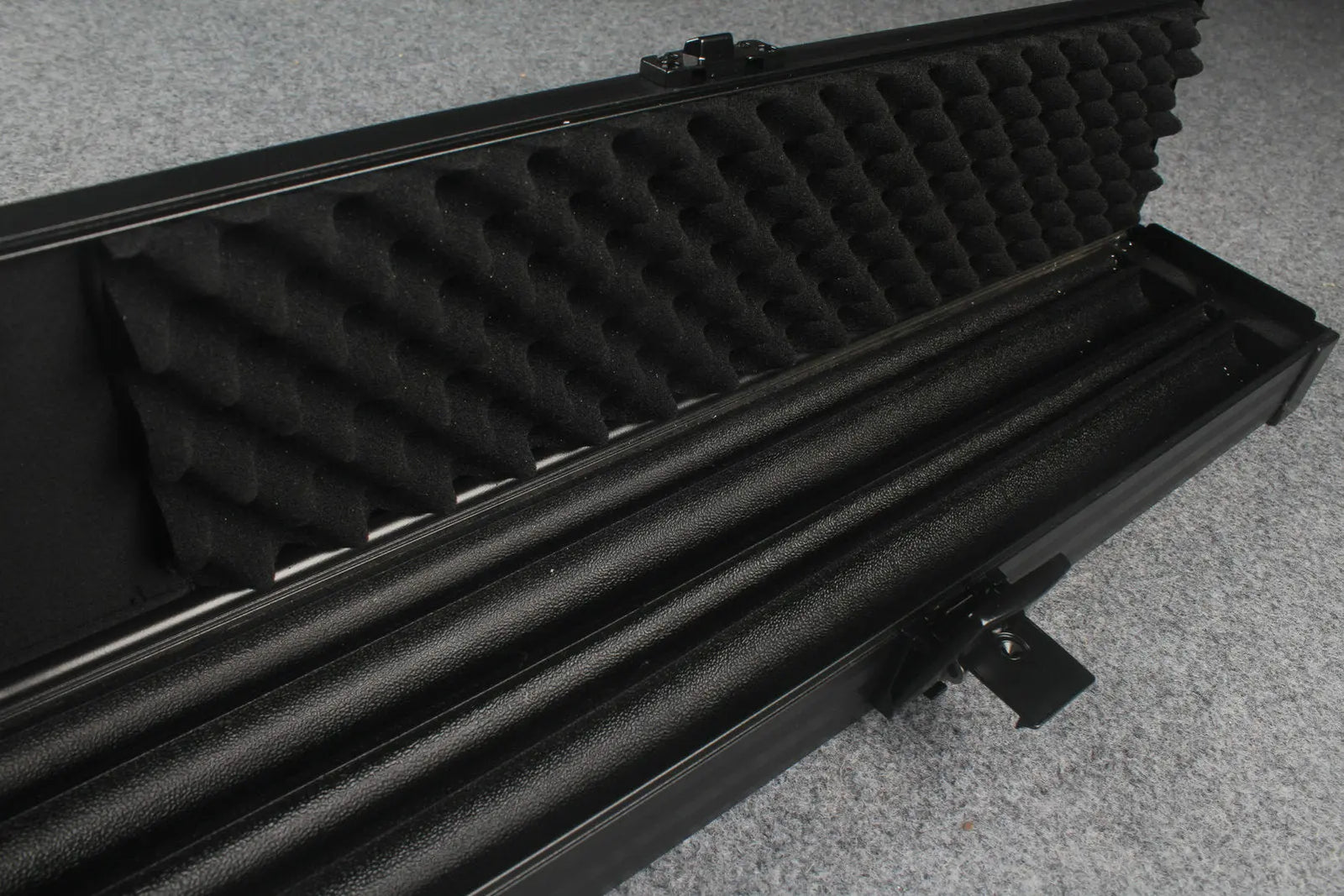 Professional Aluminum Lockable Cue Case - 4 Cue Capacity with Secure Storage WOODS CUES