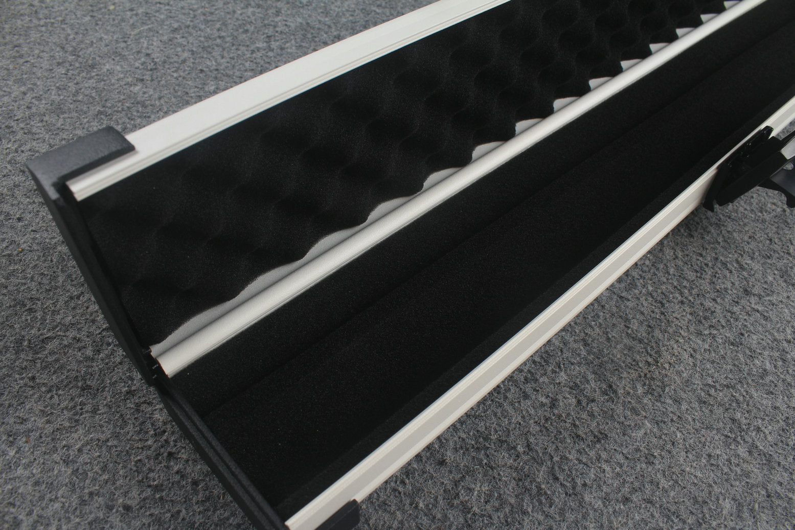 one piece aluminium lockable cue case – 2 Slots(chalk area inside)