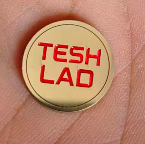 custom disc metal cue badge WOODS CUES