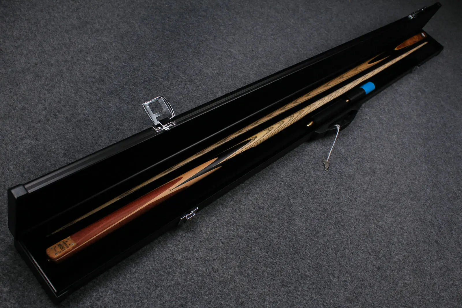 1 piece professional aluminium lockable cue case with 3 slots