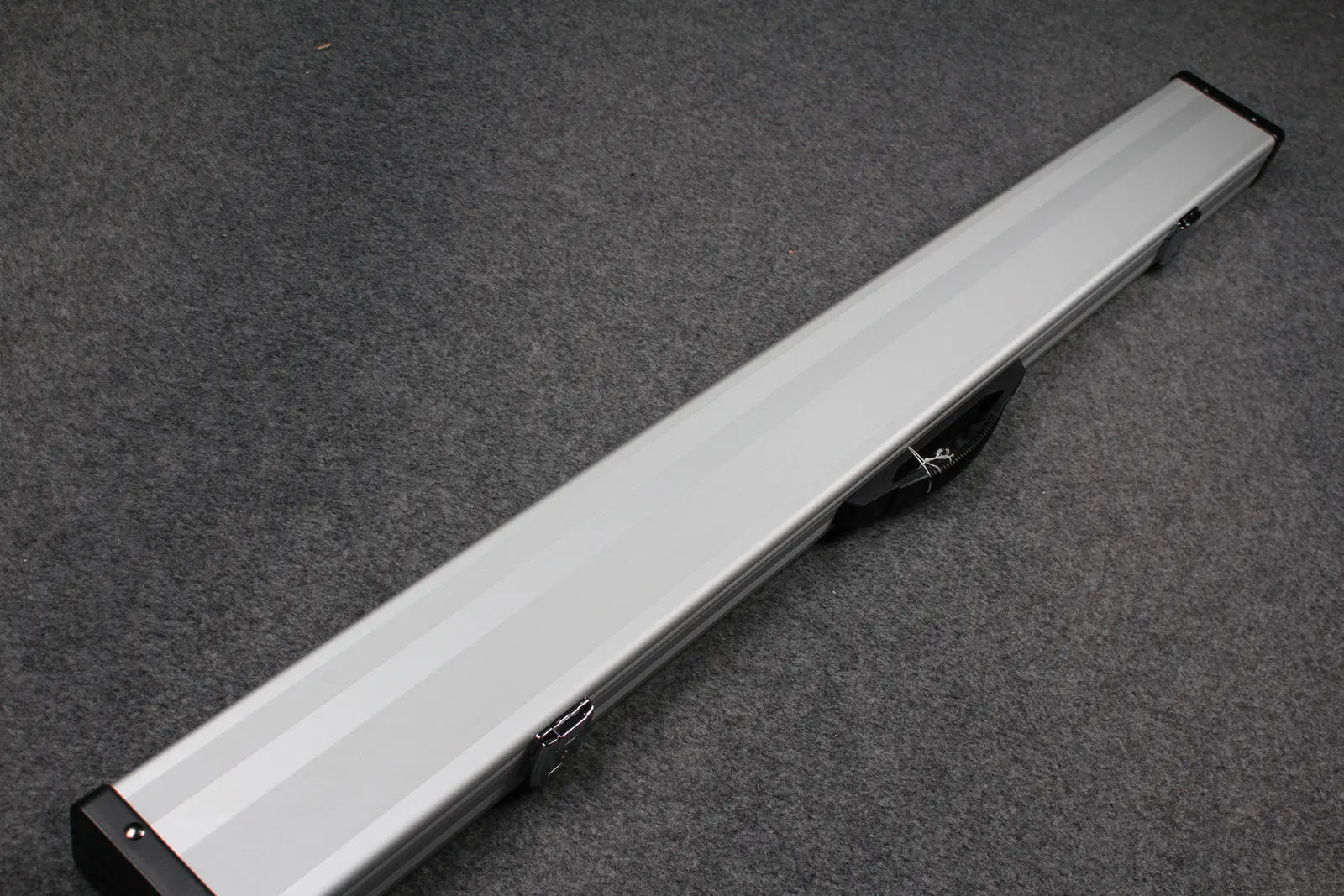 1 piece professional aluminium lockable cue case with 3 slots