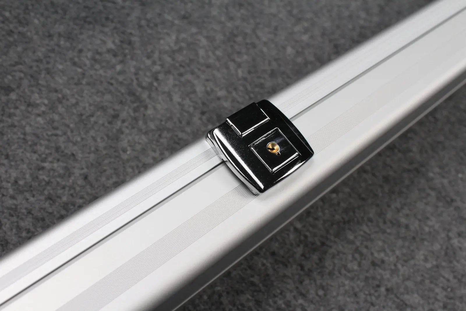 1 piece professional aluminium lockable cue case with 3 slots