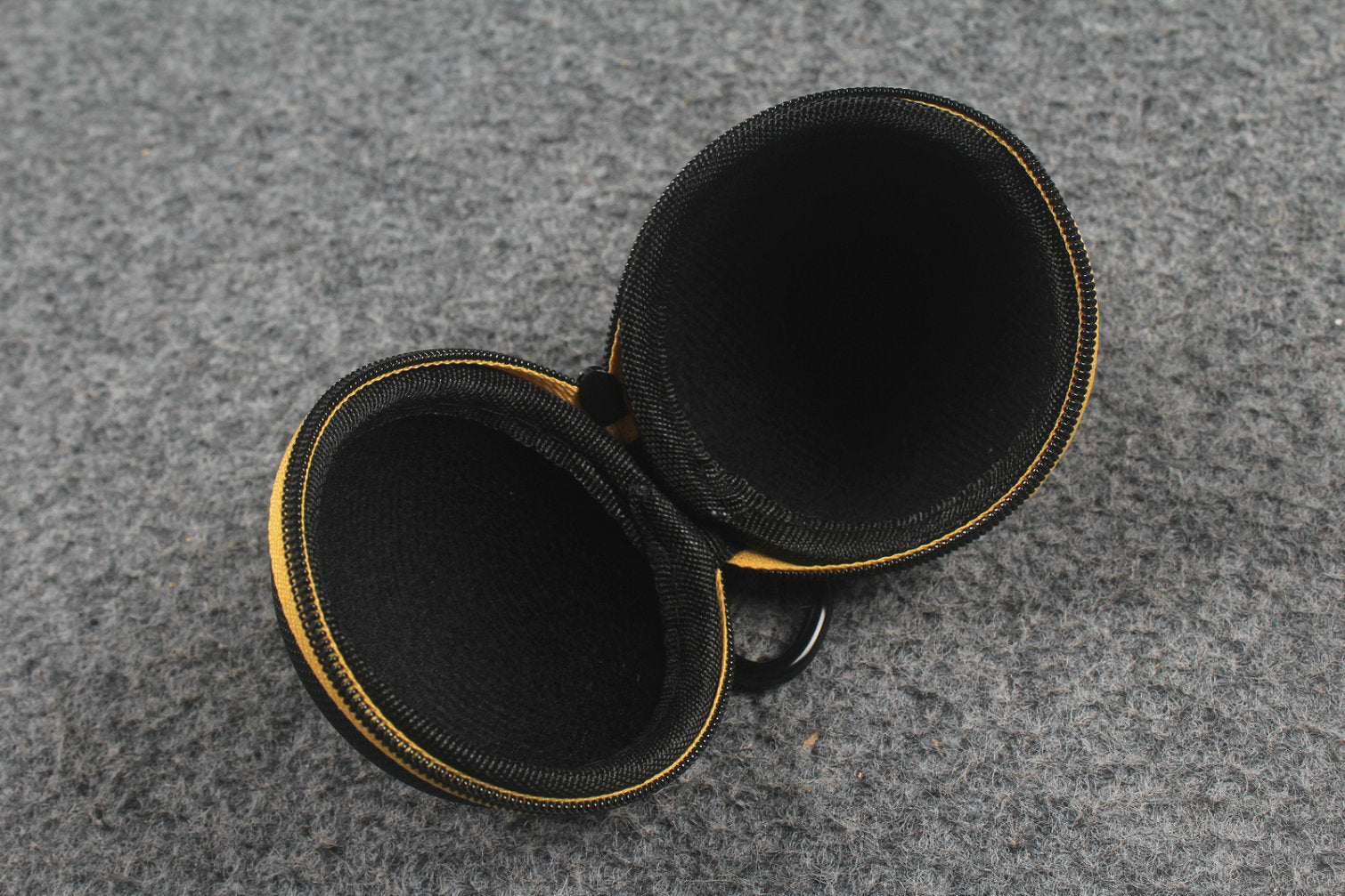 Clip-on Cue Ball Case WOODS CUES