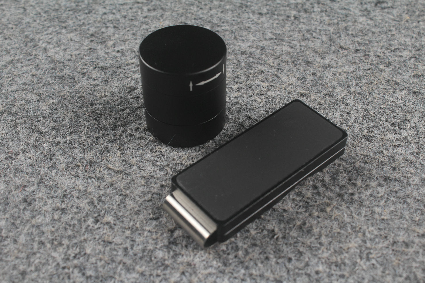 Twist-Rise Magnetic Chalk Holder | CNC Aluminum | Snooker & Pool WOODS CUES