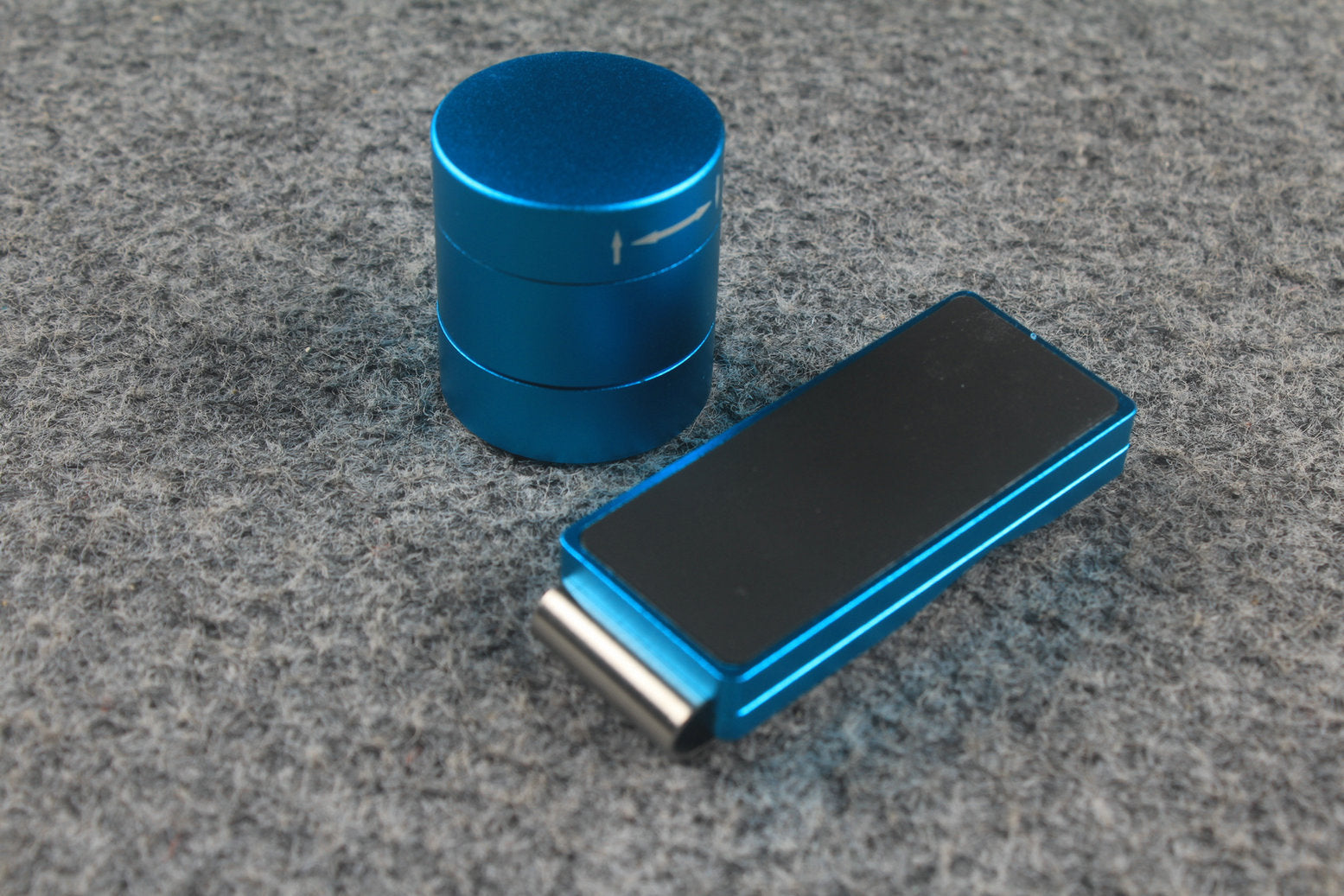 Twist-Rise Magnetic Chalk Holder | CNC Aluminum | Snooker & Pool WOODS CUES