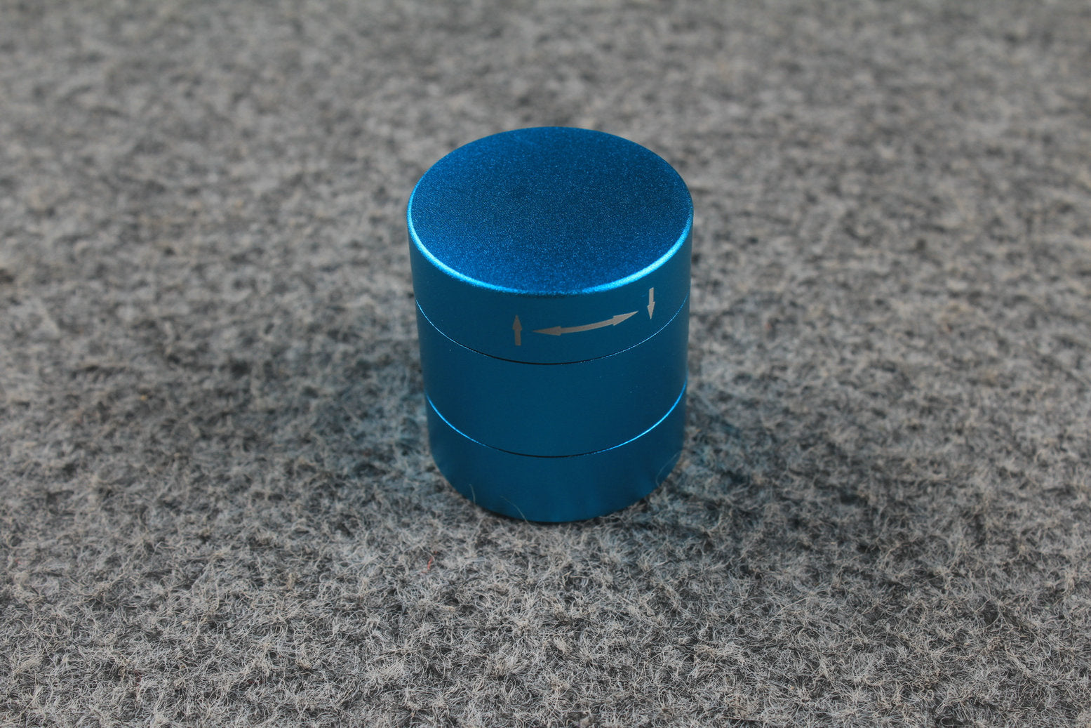 Twist-Rise Magnetic Chalk Holder | CNC Aluminum | Snooker & Pool WOODS CUES