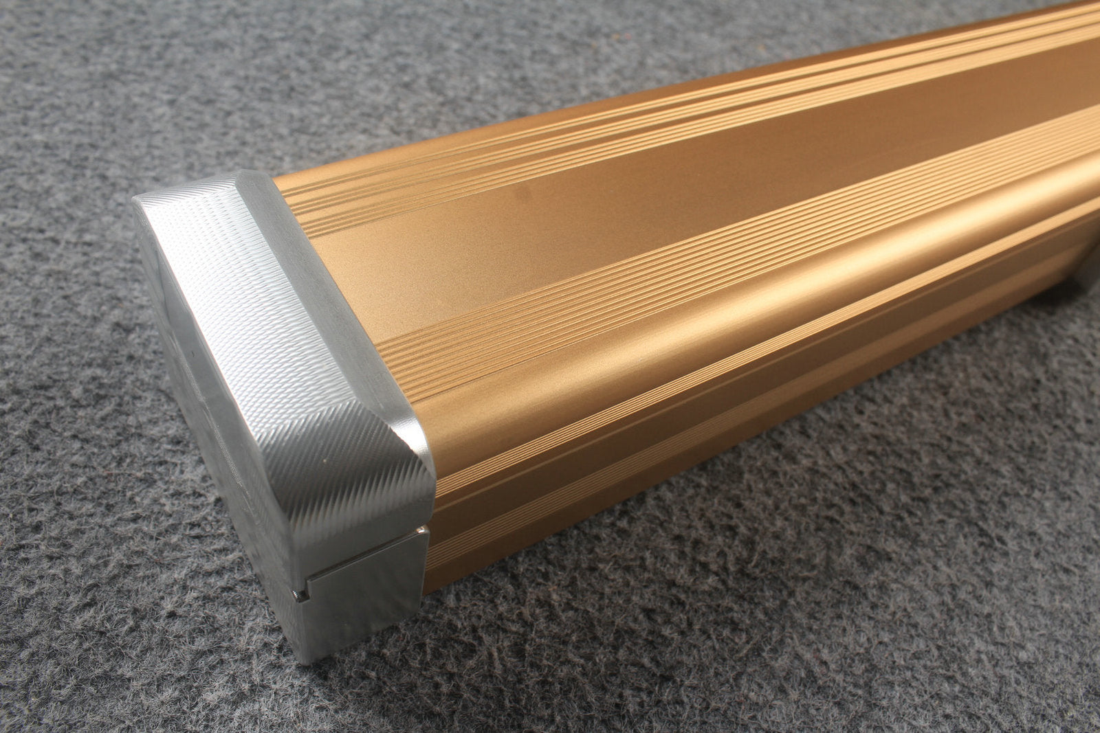 1 piece strong aluminium case with 2 slots (chalk area inside) WOODS CUES
