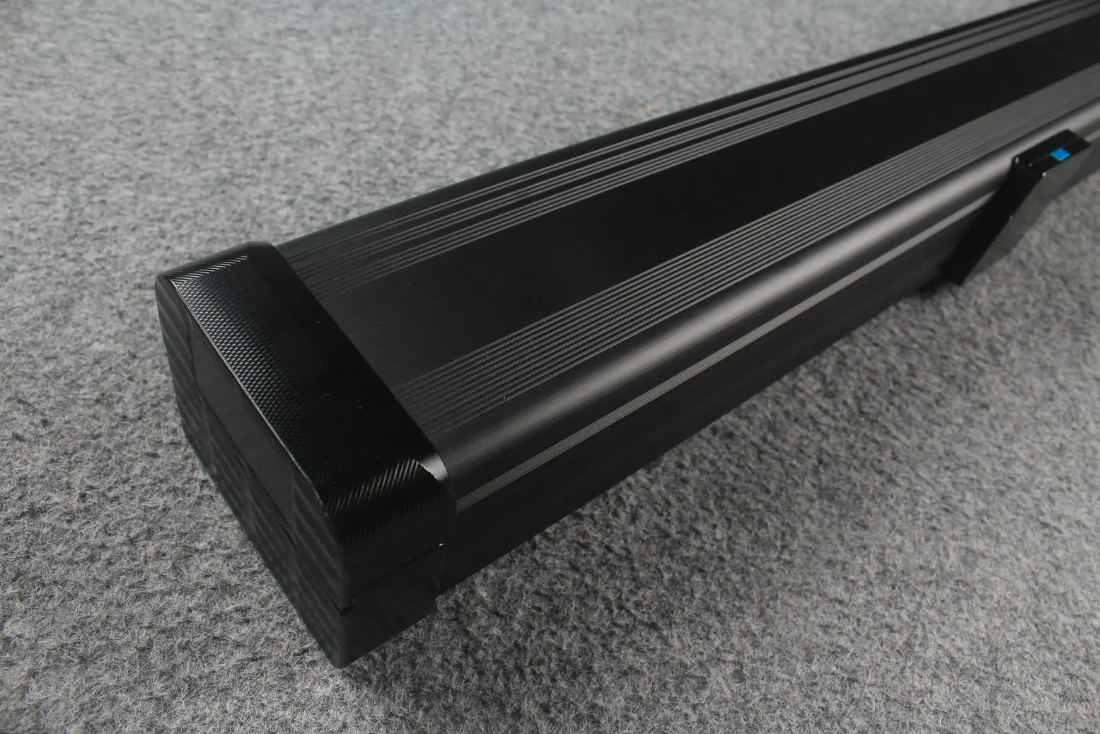 1 piece strong aluminium case with 2 slots (chalk area inside) WOODS CUES