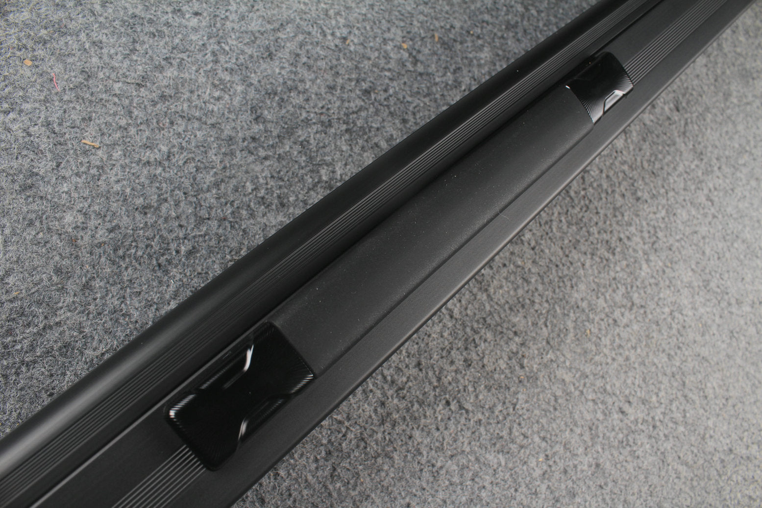 1 piece strong aluminium case with 2 slots (chalk area inside) WOODS CUES