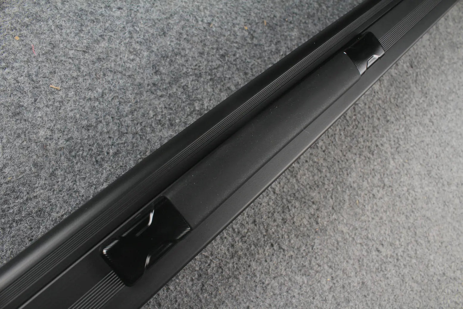 1 piece strong aluminium case with 2 slots (chalk area inside) WOODS CUES