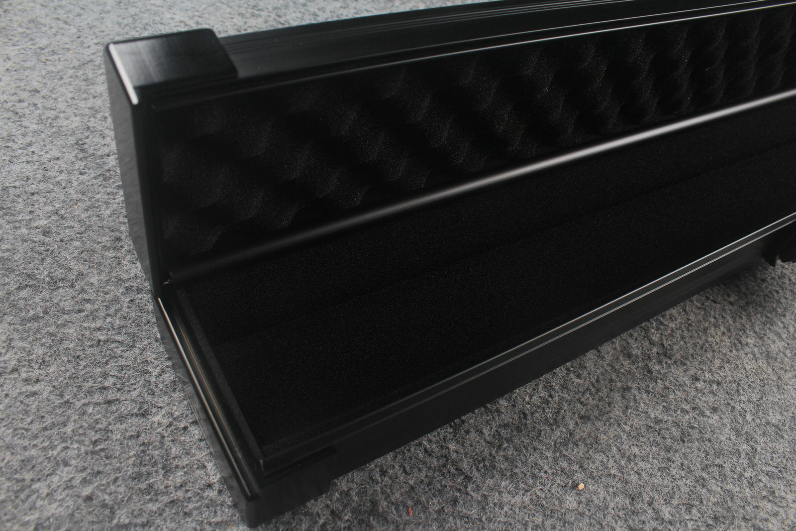 one piece strong aluminium lockable cue case – 2 Slots WOODS CUES