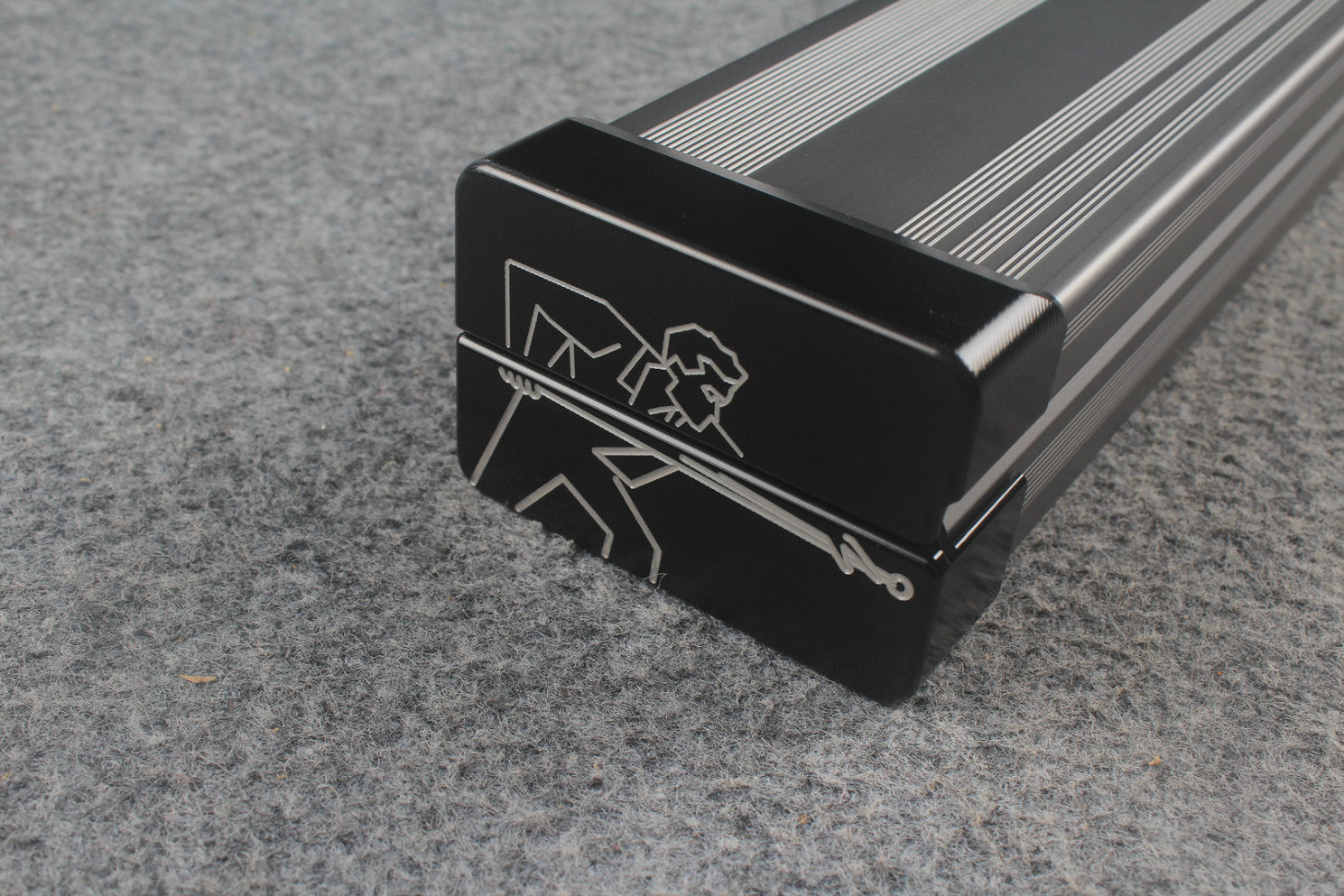 one piece strong aluminium lockable cue case – 2 Slots WOODS CUES