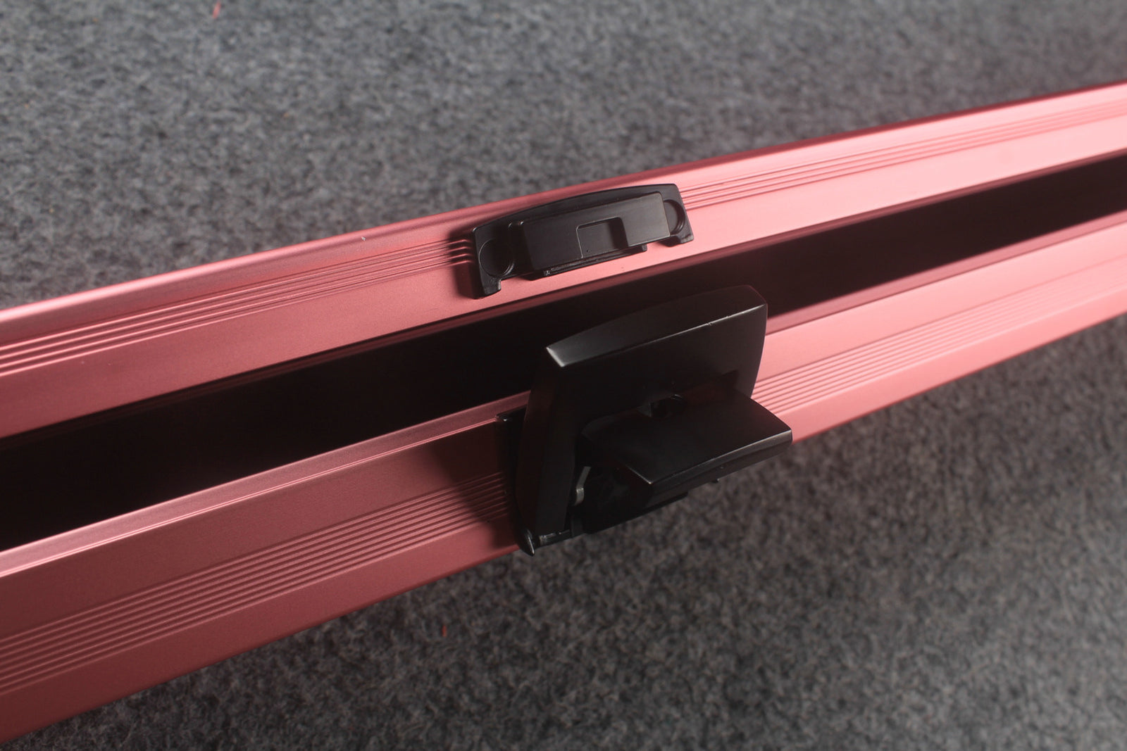 one piece strong aluminium lockable cue case – 2 Slots