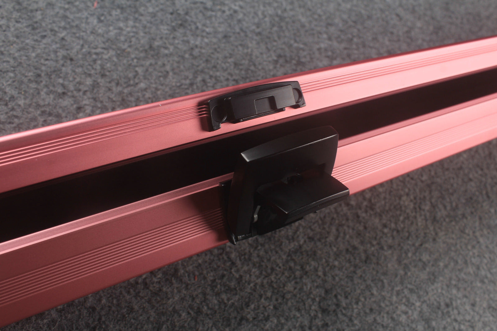 one piece strong aluminium lockable cue case – 2 Slots WOODS CUES