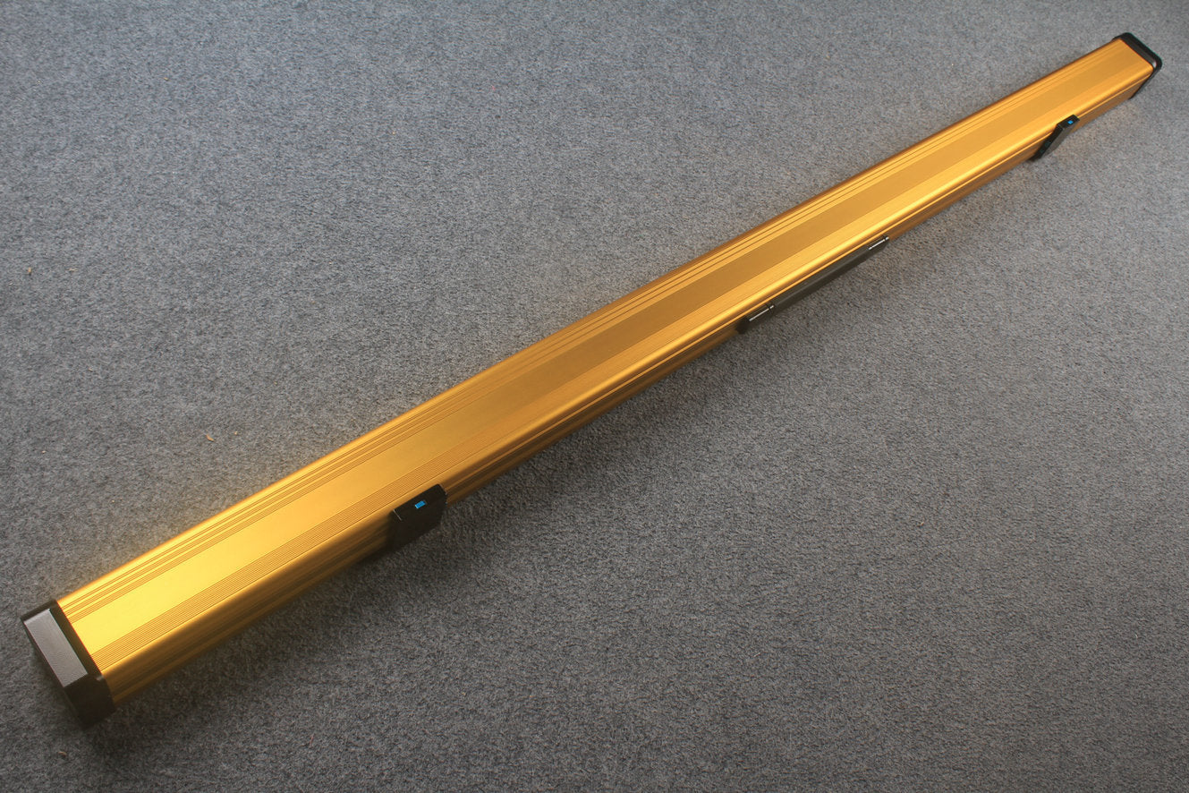 1 piece strong aluminium case with 2 slots (chalk area inside) WOODS CUES