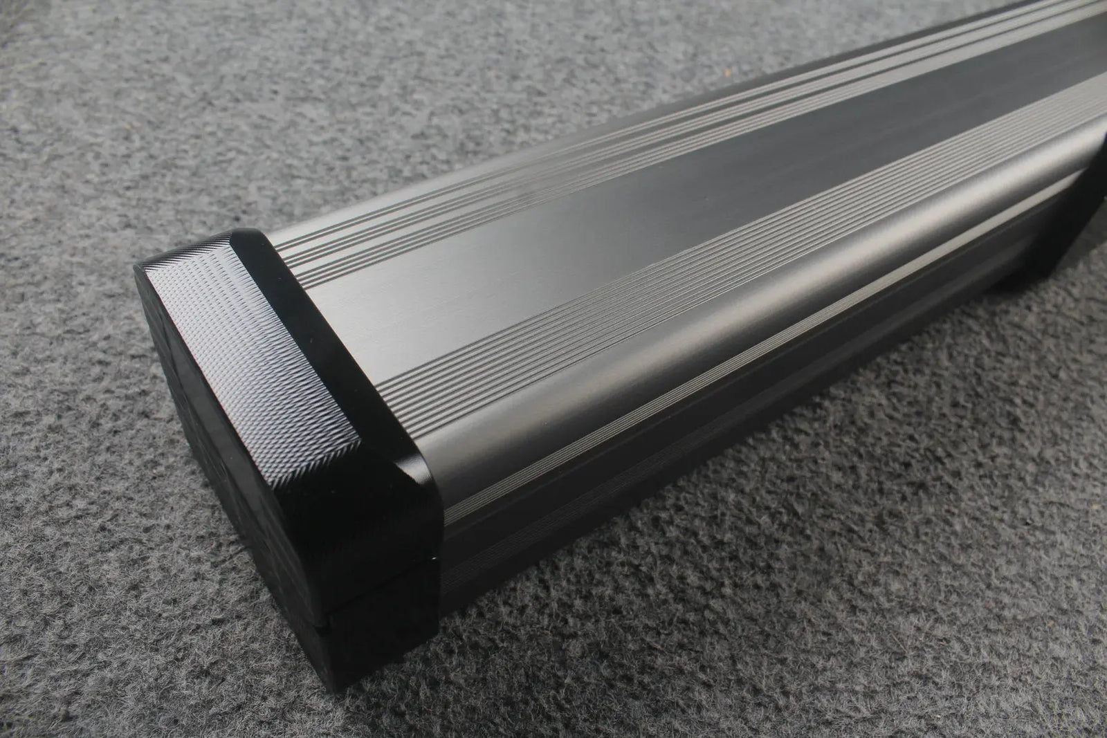 1 piece strong aluminium case with 2 slots (chalk area inside) WOODS CUES