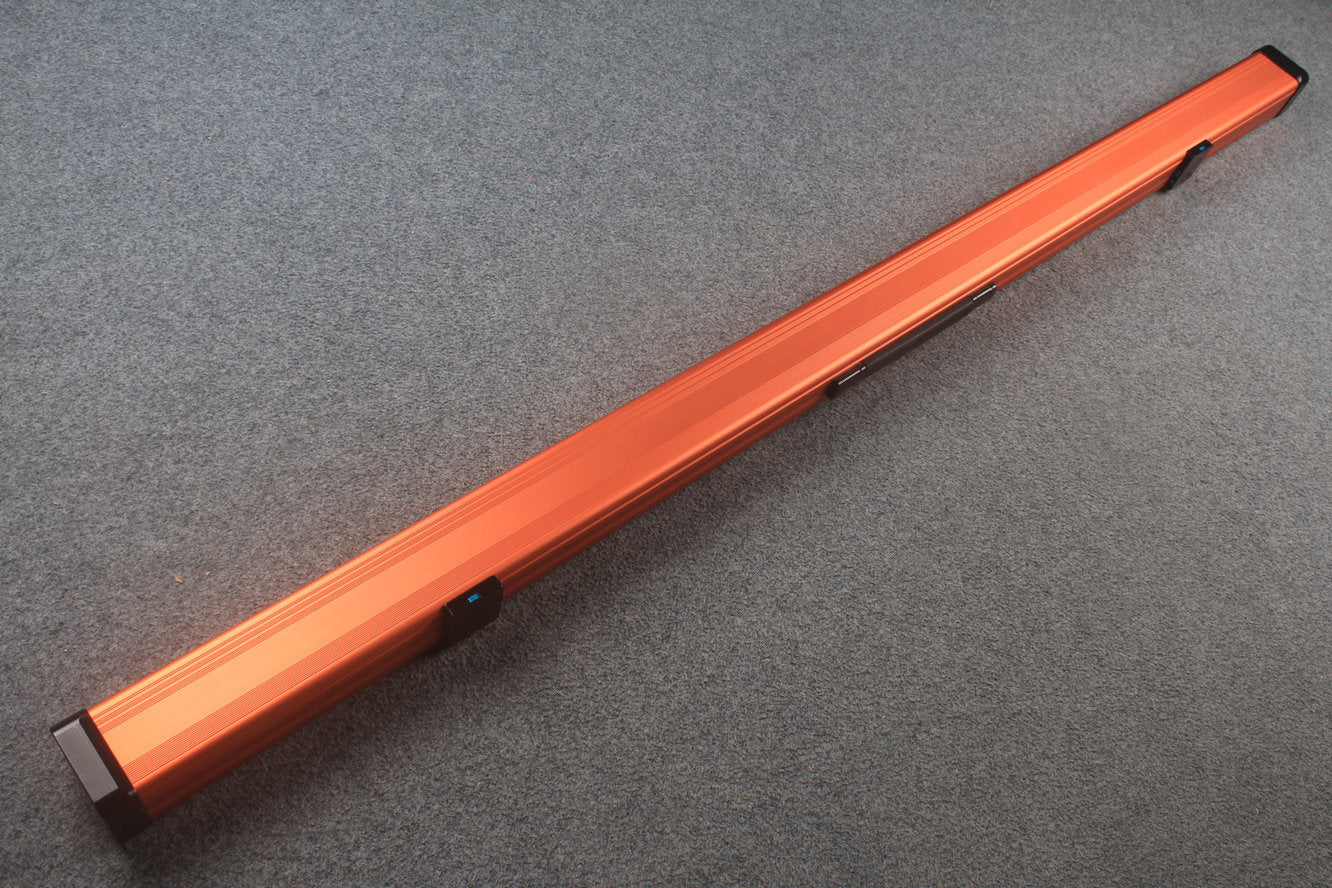 1 piece strong aluminium case with 2 slots (chalk area inside) WOODS CUES