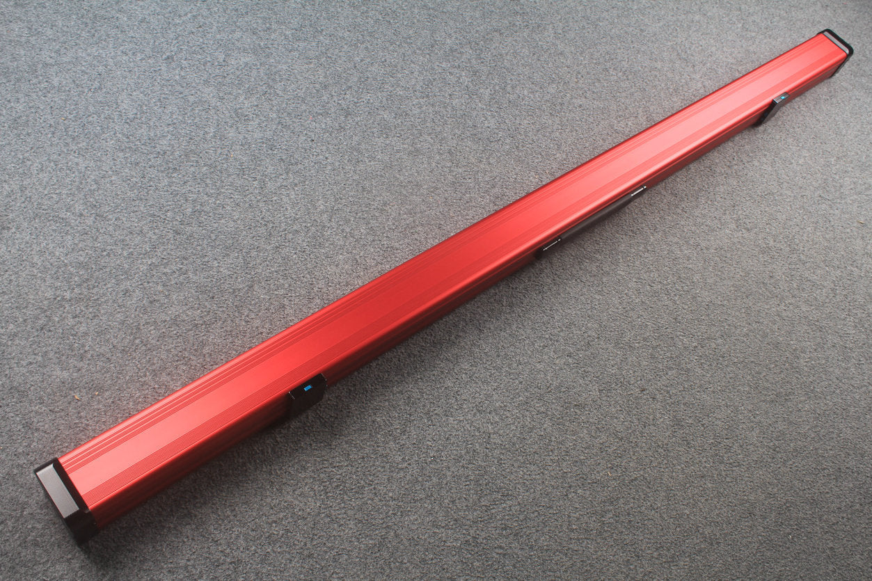 1 piece strong aluminium case with 2 slots (chalk area inside) WOODS CUES