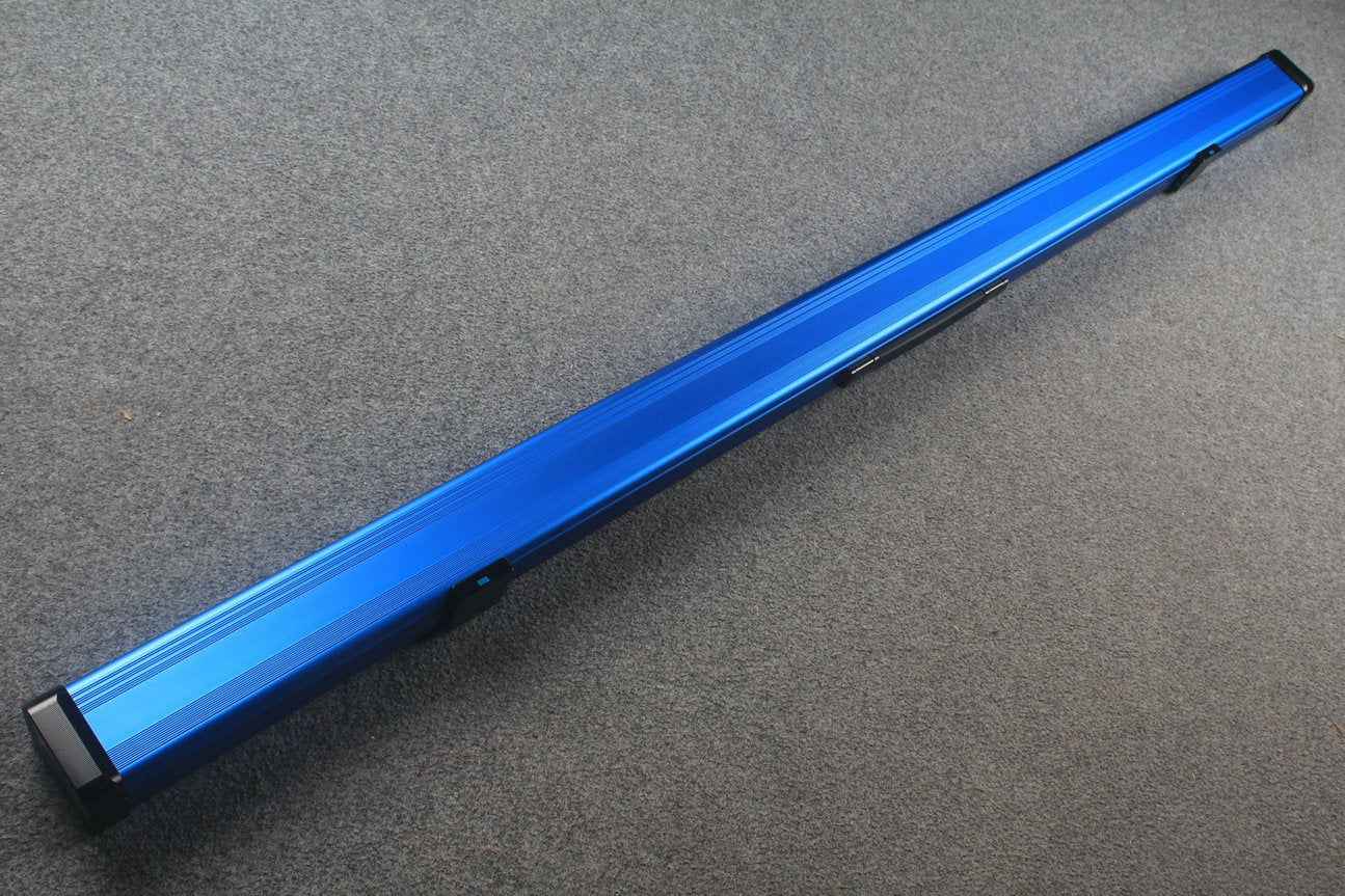 1 piece strong aluminium case with 2 slots (chalk area inside) WOODS CUES