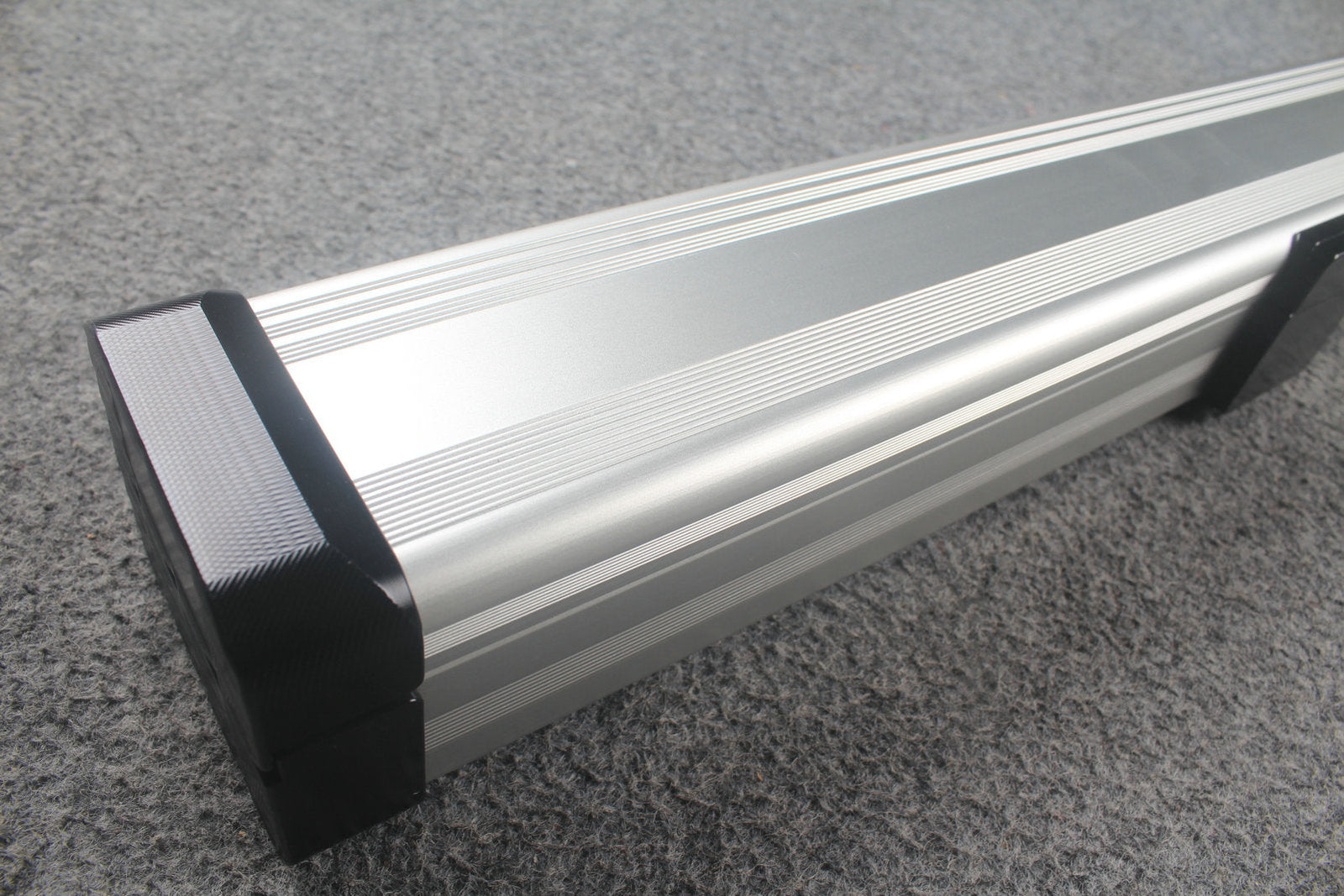 1 piece strong aluminium case with 2 slots (chalk area inside) WOODS CUES
