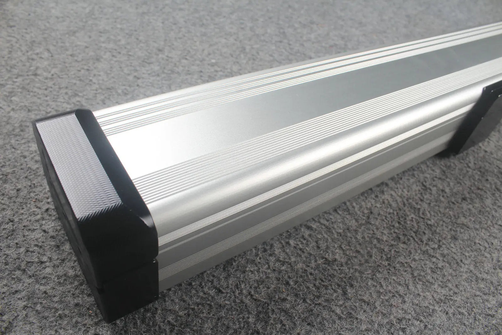 1 piece strong aluminium case with 2 slots (chalk area inside) WOODS CUES