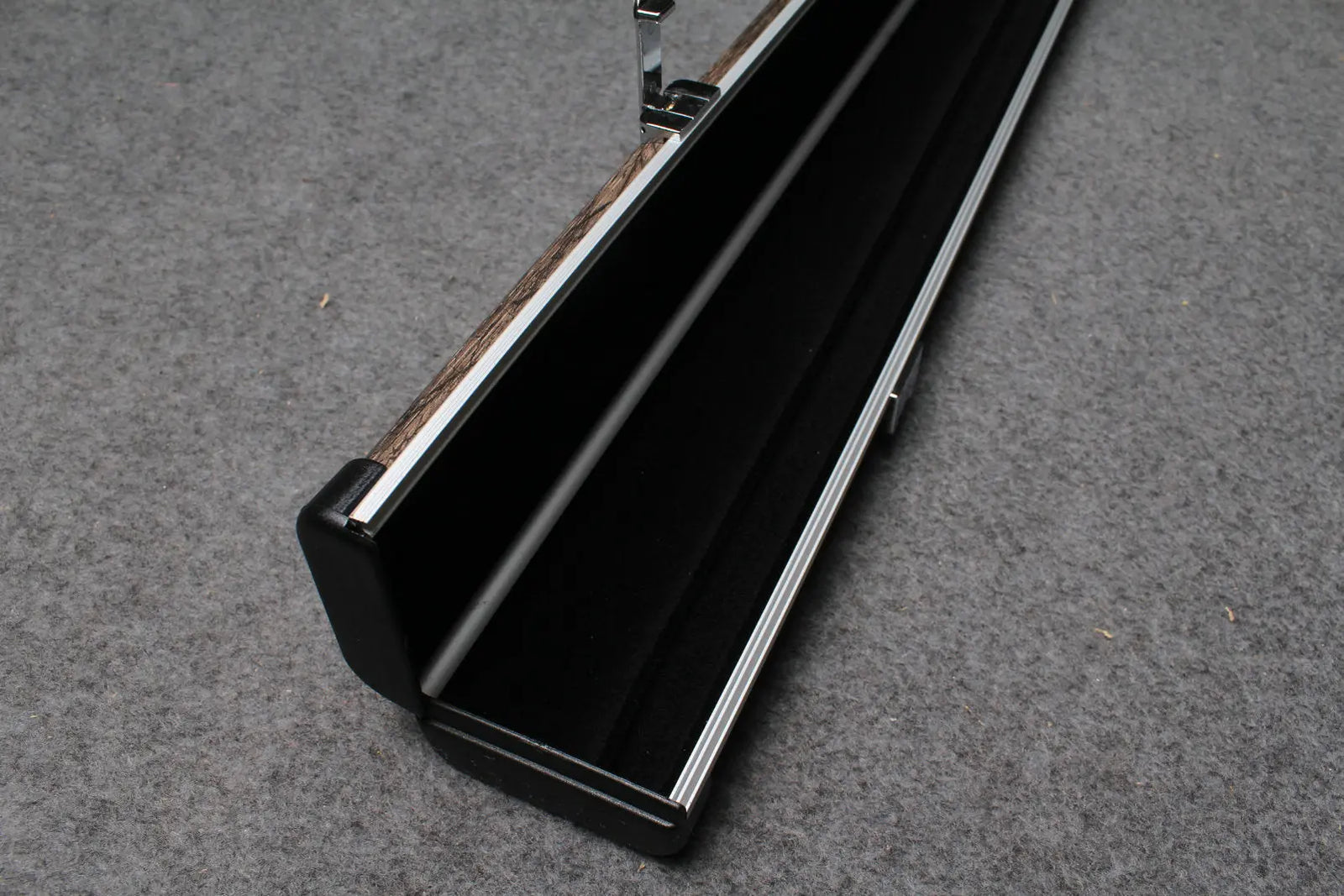 1 piece tree bark leather case aluminium construction with 2 slots