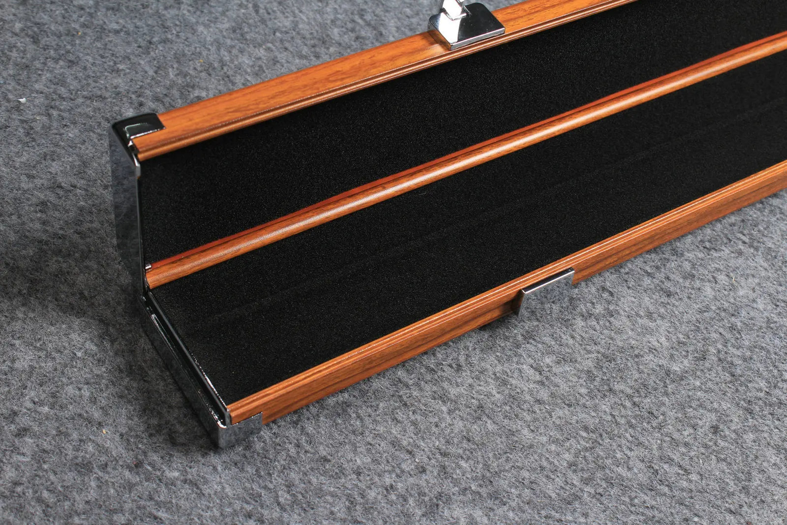 deluxe one piece aluminium cue case with 2 slots