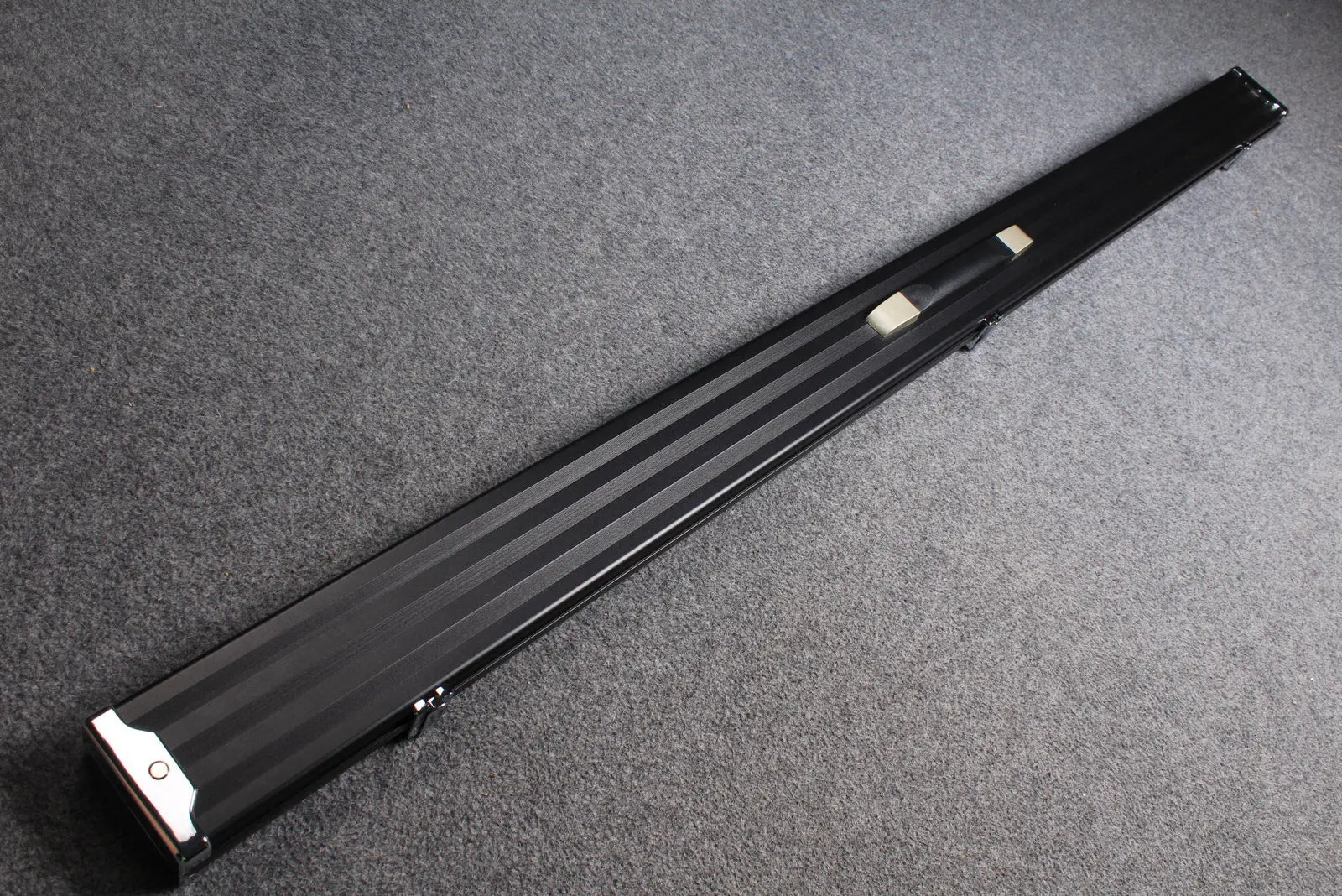 deluxe one piece aluminium cue case with 3 slots for 60" cue