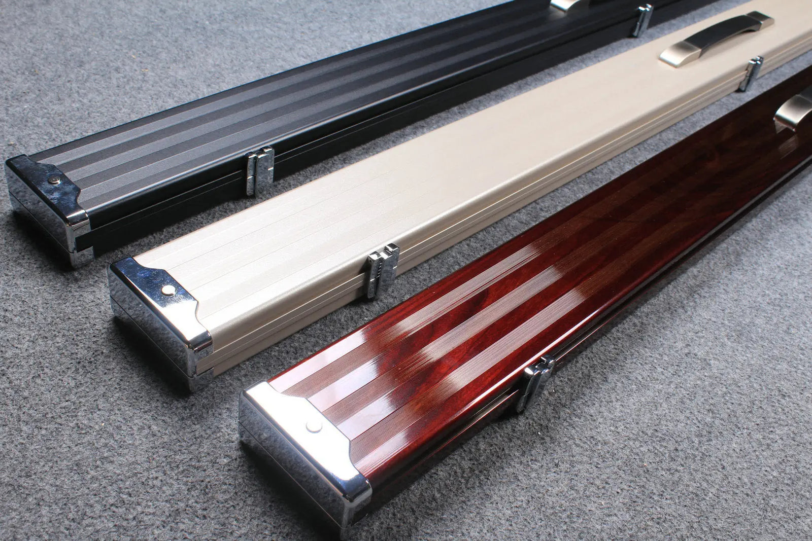 deluxe one piece aluminium cue case with 3 slots