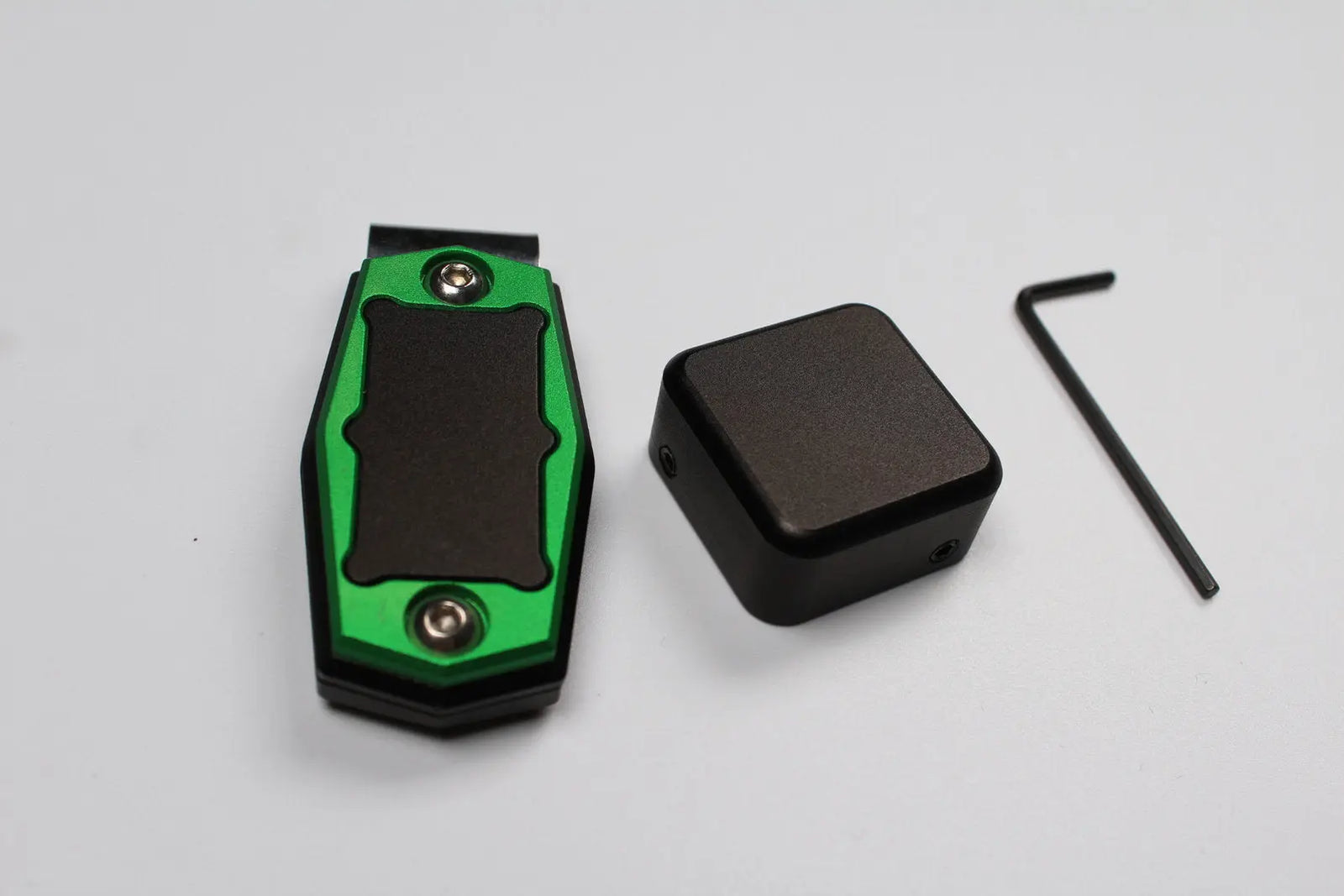 hq aluminium alloy magnetic snooker / pool cue chalk holder with belt clip