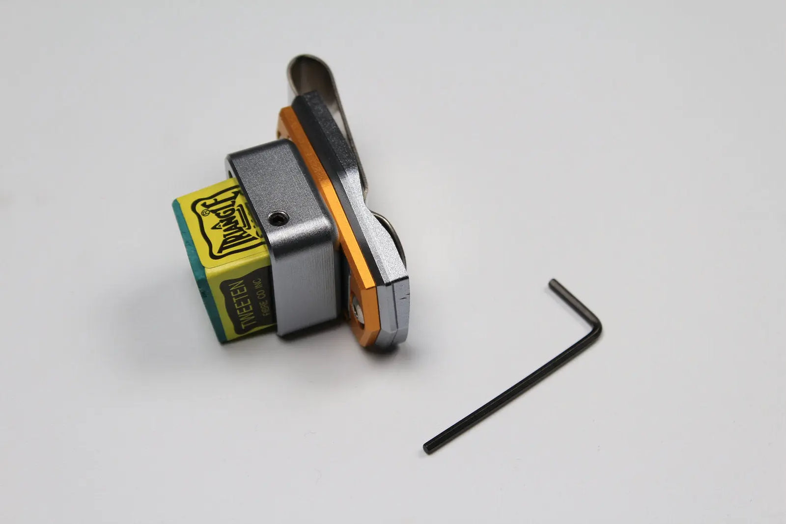 hq aluminium alloy magnetic snooker / pool cue chalk holder with belt clip