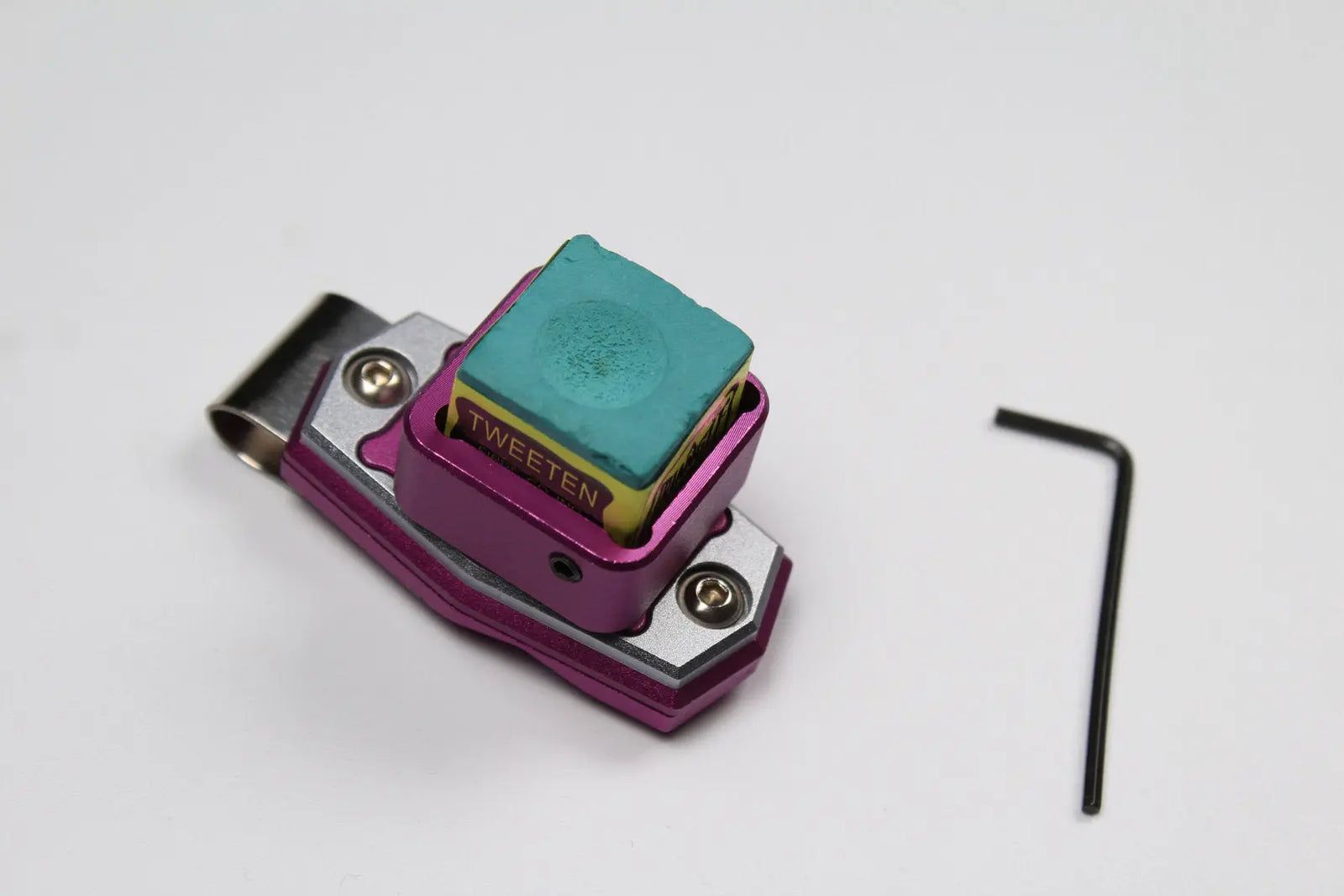 hq aluminium alloy magnetic snooker / pool cue chalk holder with belt clip