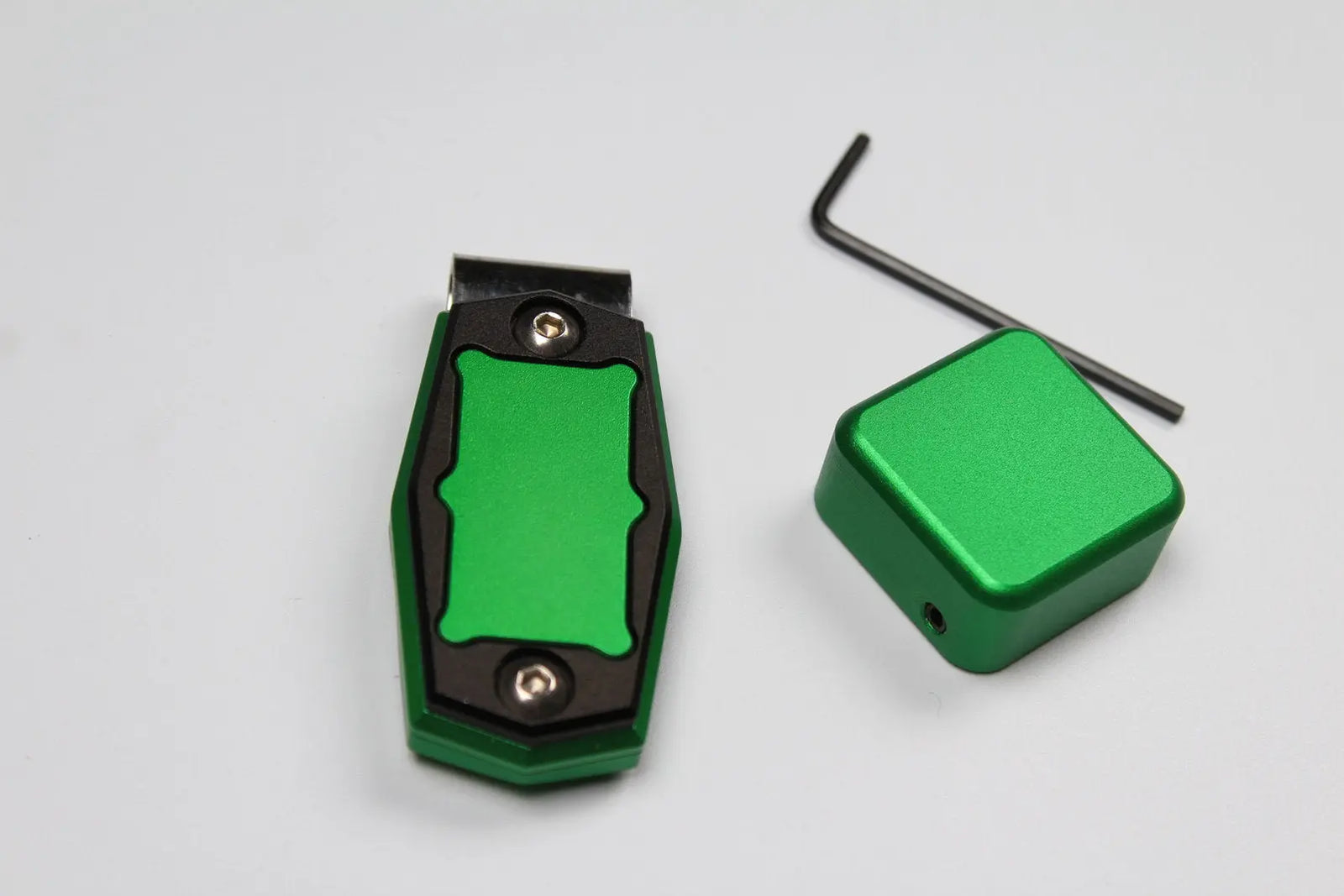 hq aluminium alloy magnetic snooker / pool cue chalk holder with belt clip