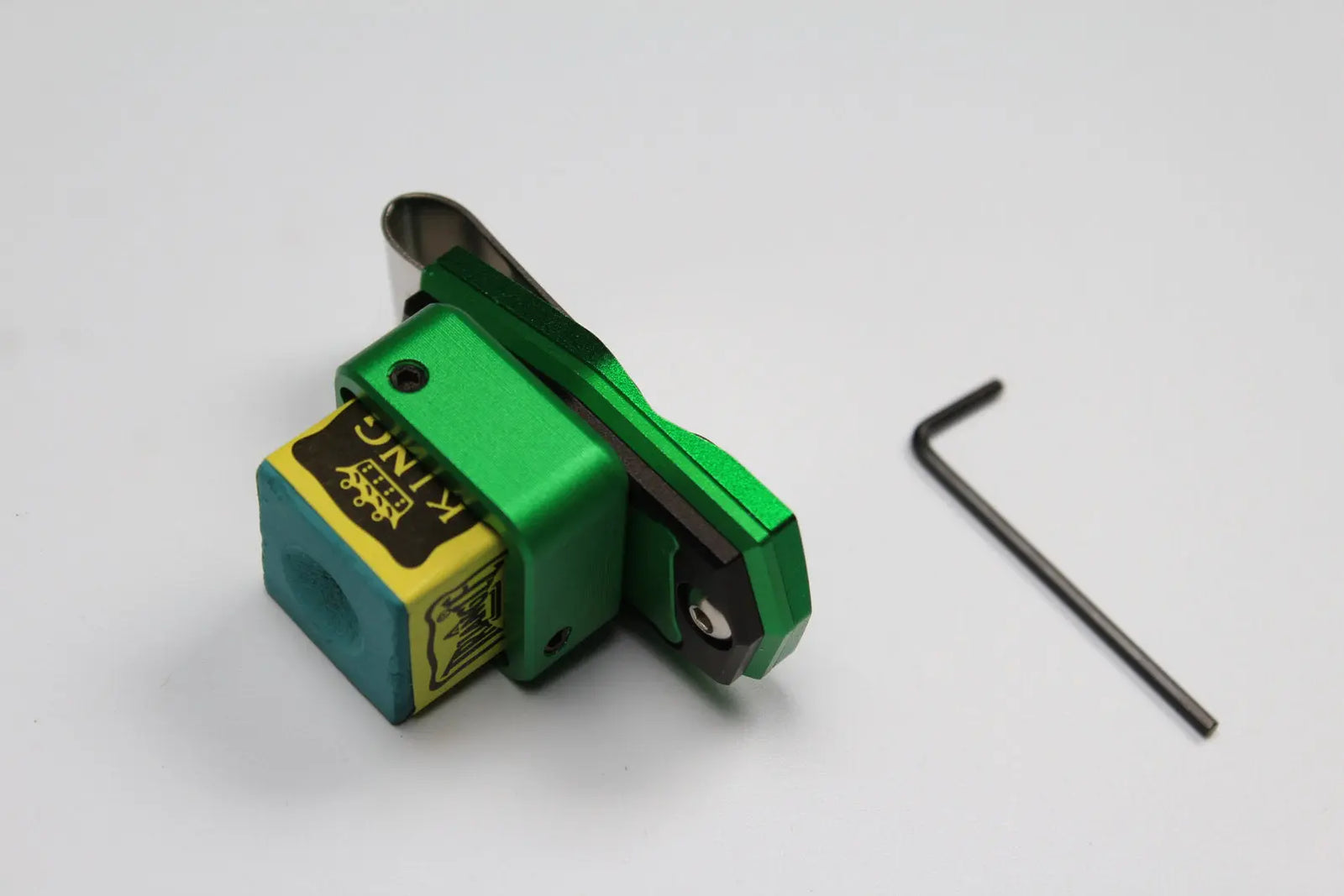 hq aluminium alloy magnetic snooker / pool cue chalk holder with belt clip