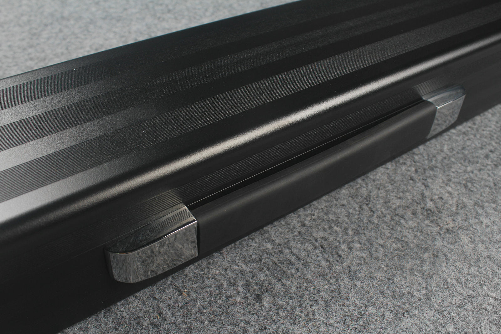 Professional Aluminum Lockable Cue Case - 4 Cue Capacity with Secure Storage WOODS CUES