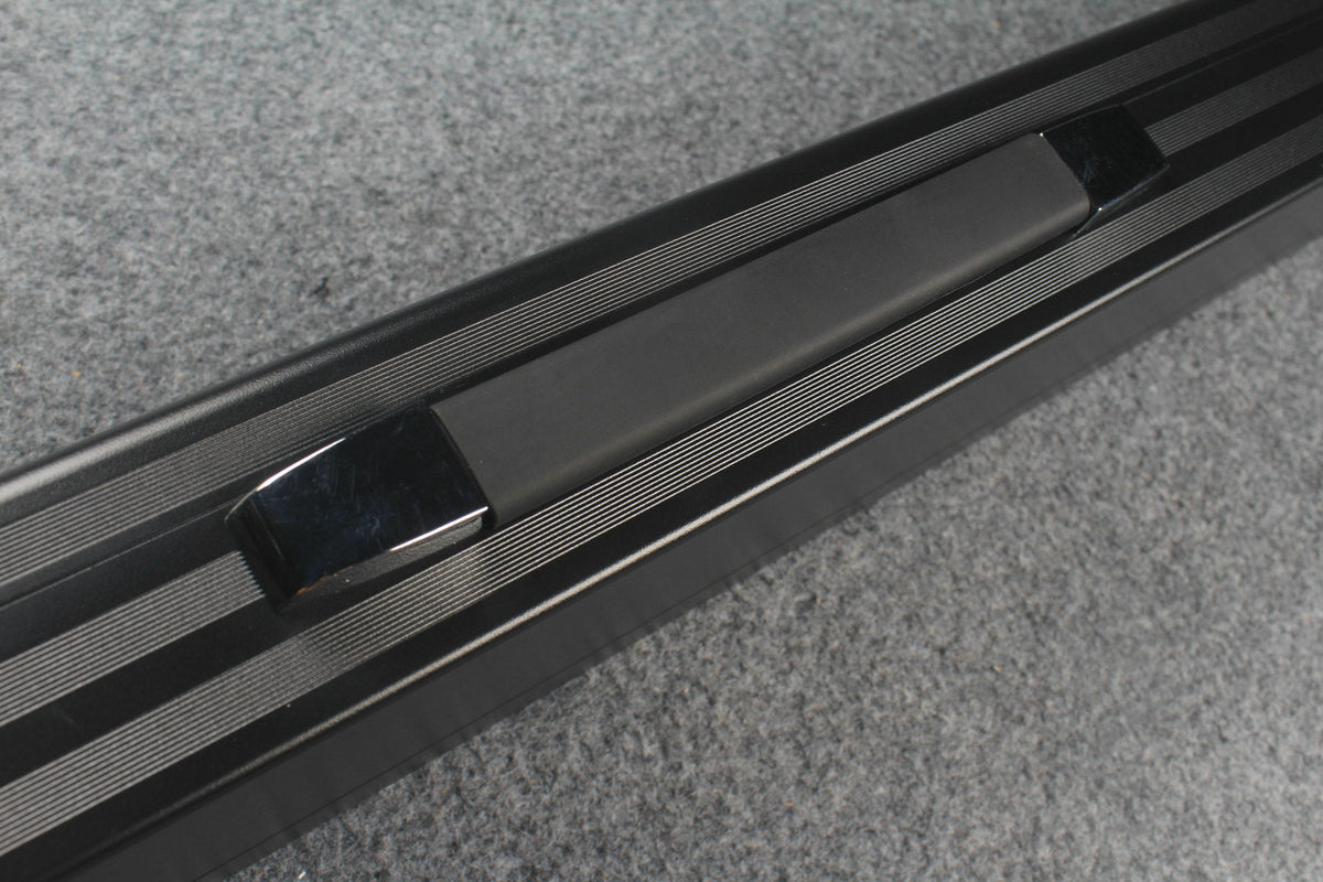 Professional Aluminum Lockable Cue Case - 4 Cue Capacity with Secure Storage WOODS CUES