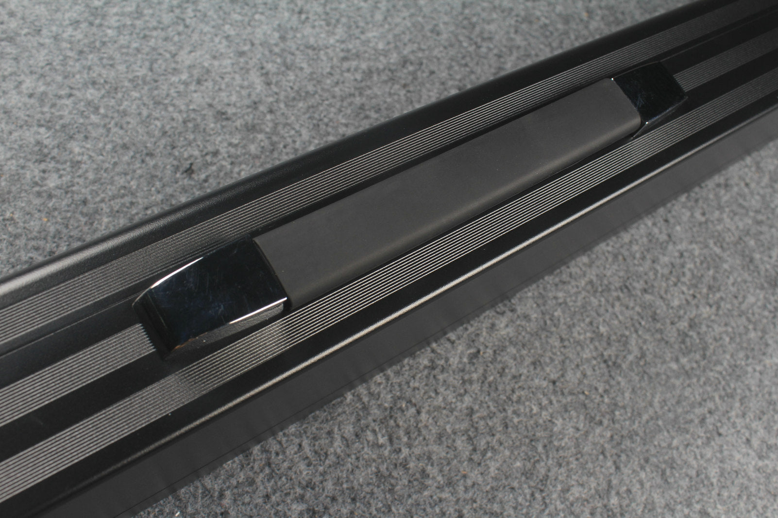 Professional Aluminum Lockable Cue Case - 4 Cue Capacity with Secure Storage