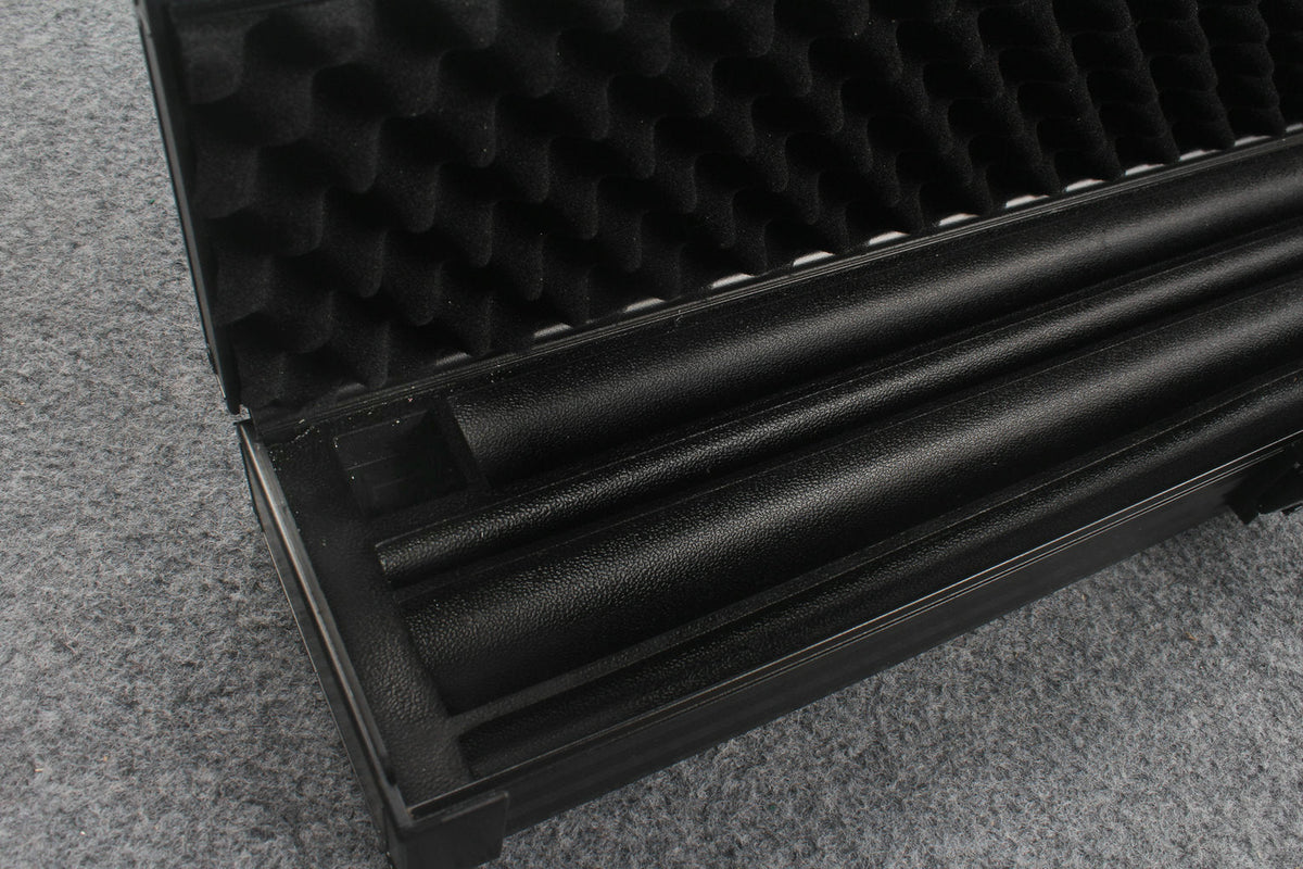 Professional Aluminum Lockable Cue Case - 4 Cue Capacity with Secure Storage WOODS CUES