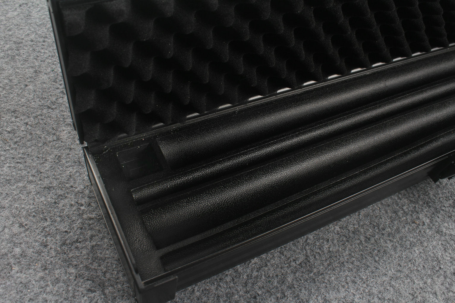 Professional Aluminum Lockable Cue Case - 4 Cue Capacity with Secure Storage WOODS CUES