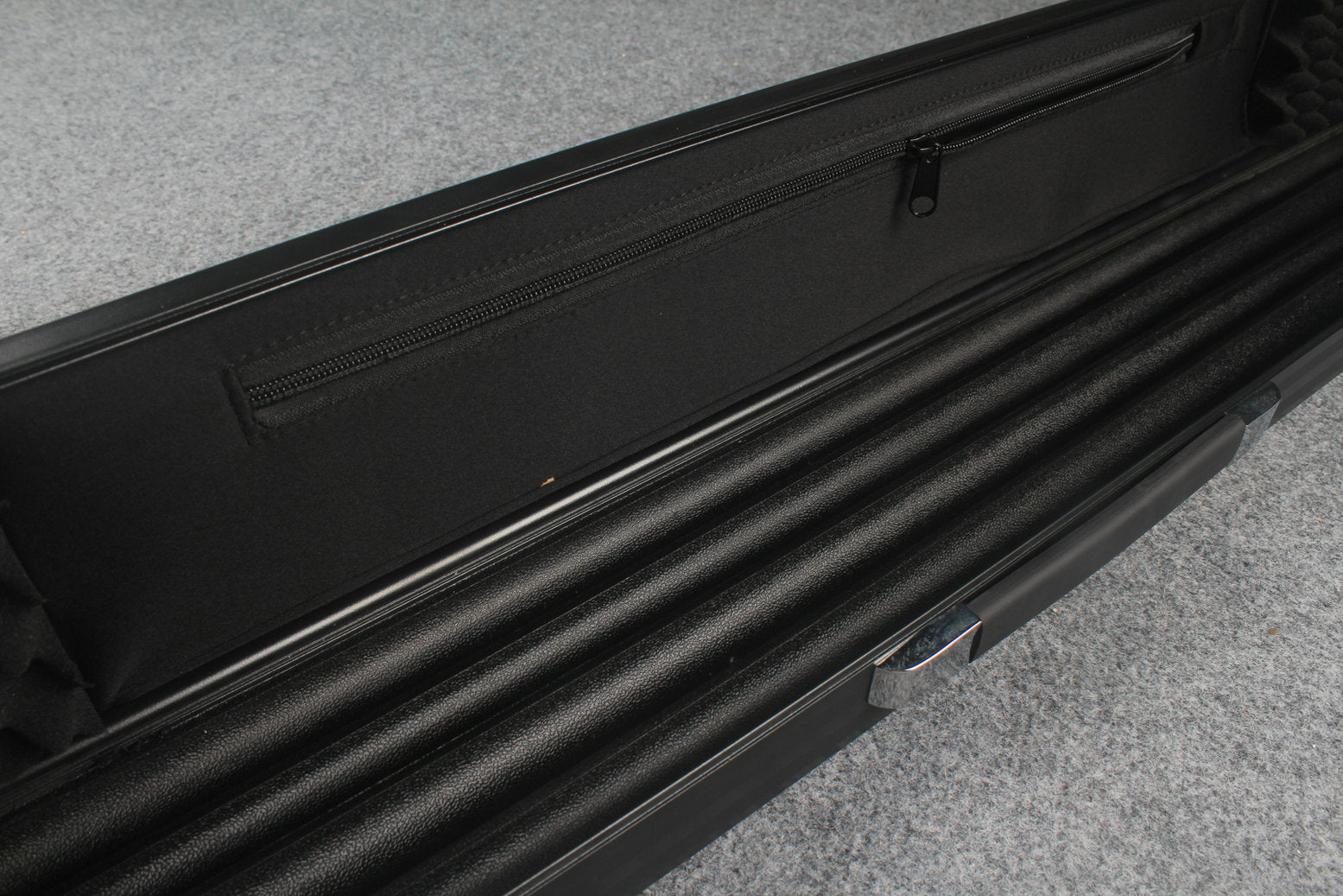 Professional Aluminum Lockable Cue Case - 4 Cue Capacity with Secure Storage