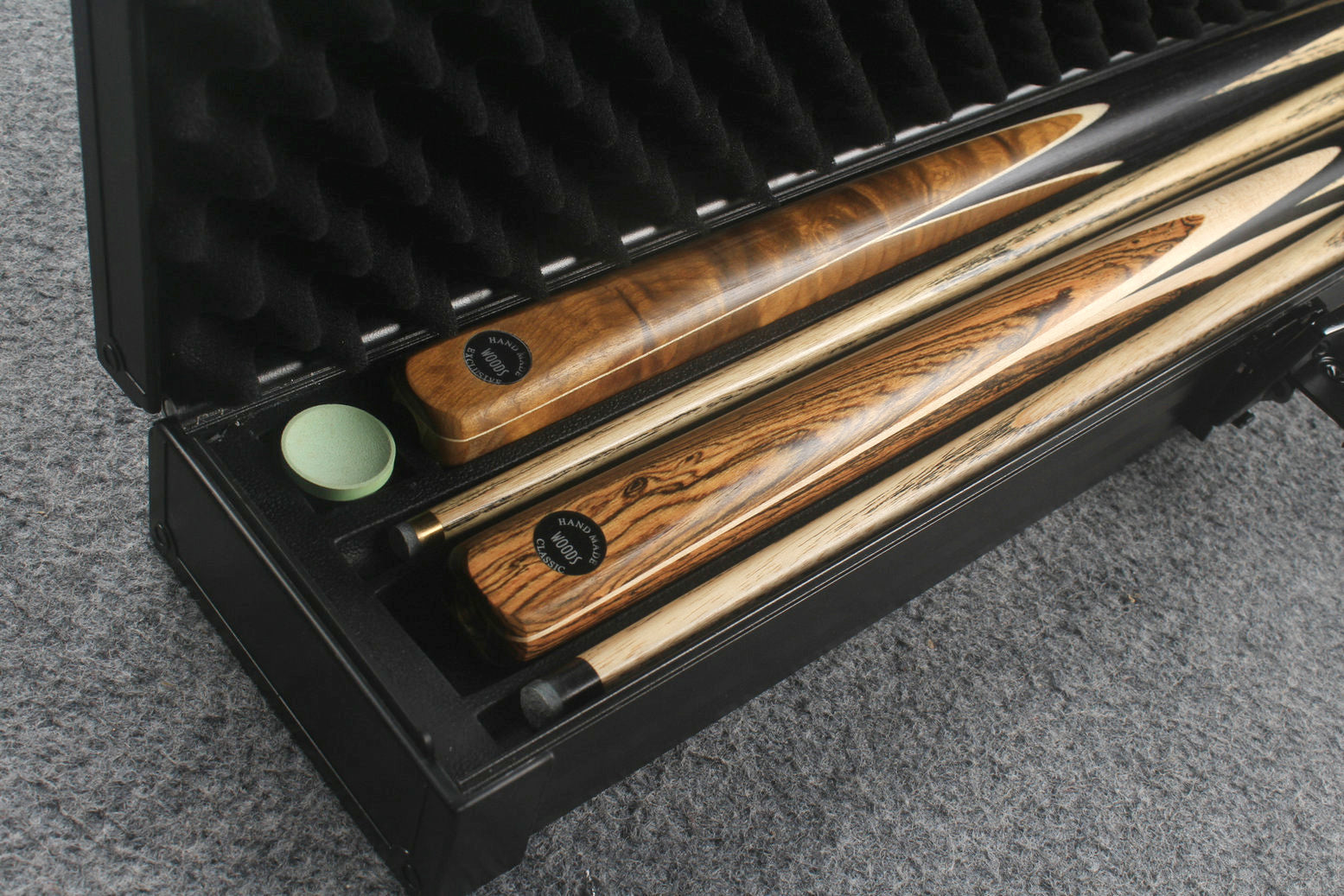 Professional Aluminum Lockable Cue Case - 4 Cue Capacity with Secure Storage WOODS CUES