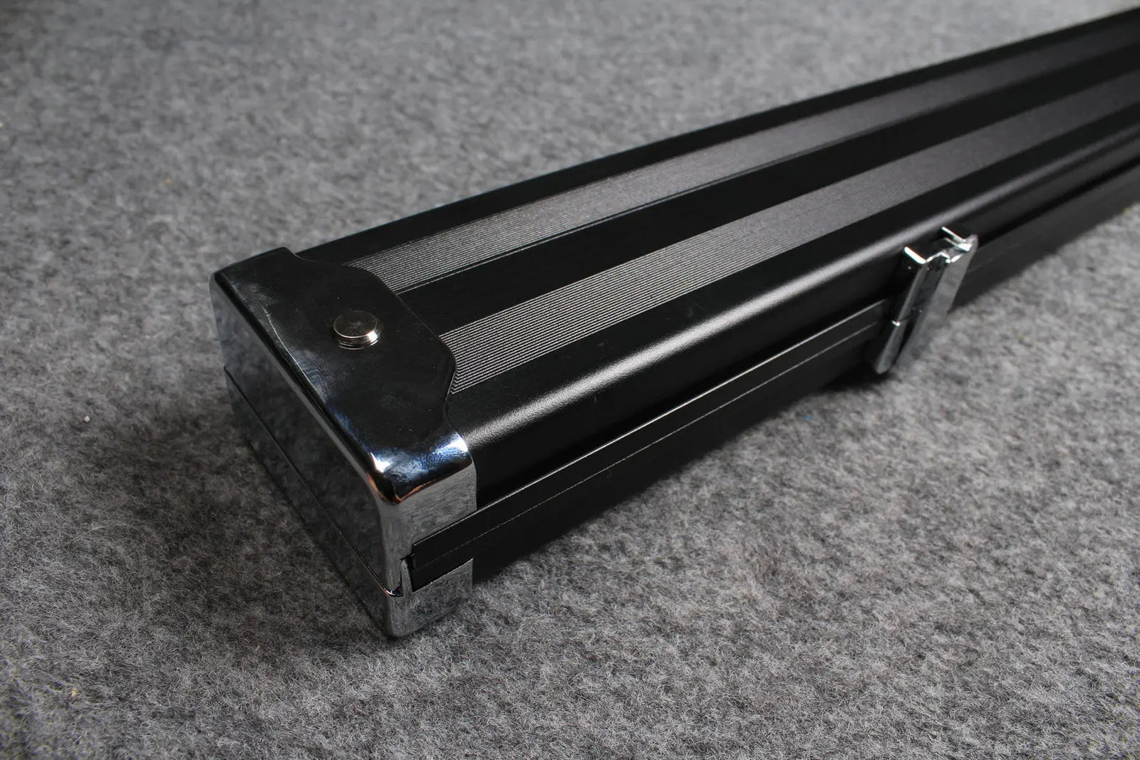 deluxe one piece aluminium cue case with 2 slots WOODS CUES