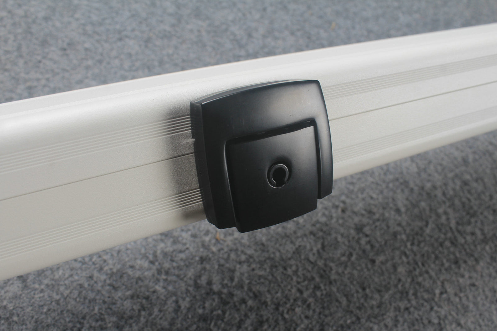 one piece aluminium lockable cue case – 2 Slots（chalk area inside）