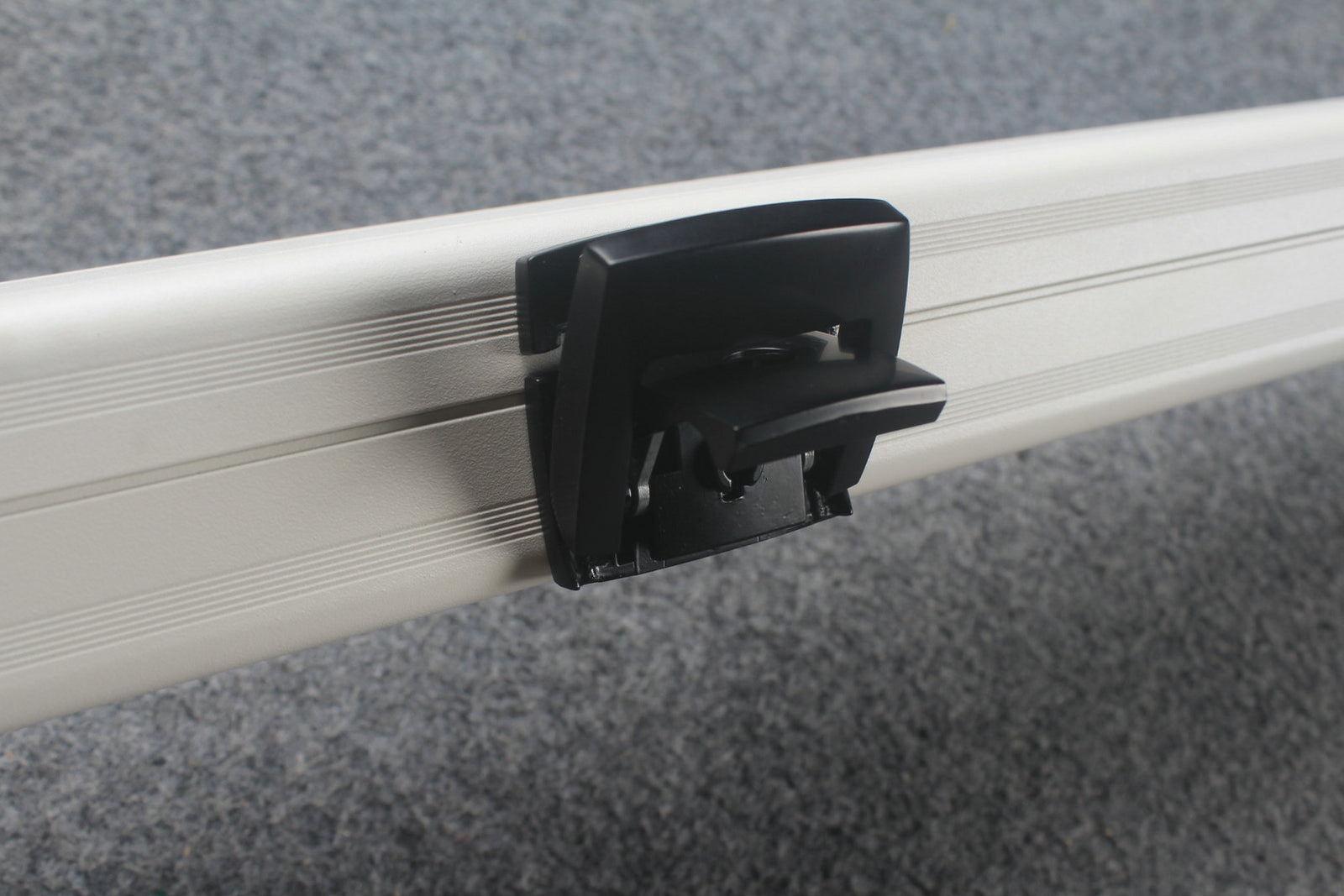 one piece aluminium lockable cue case – 2 Slots（chalk area inside）