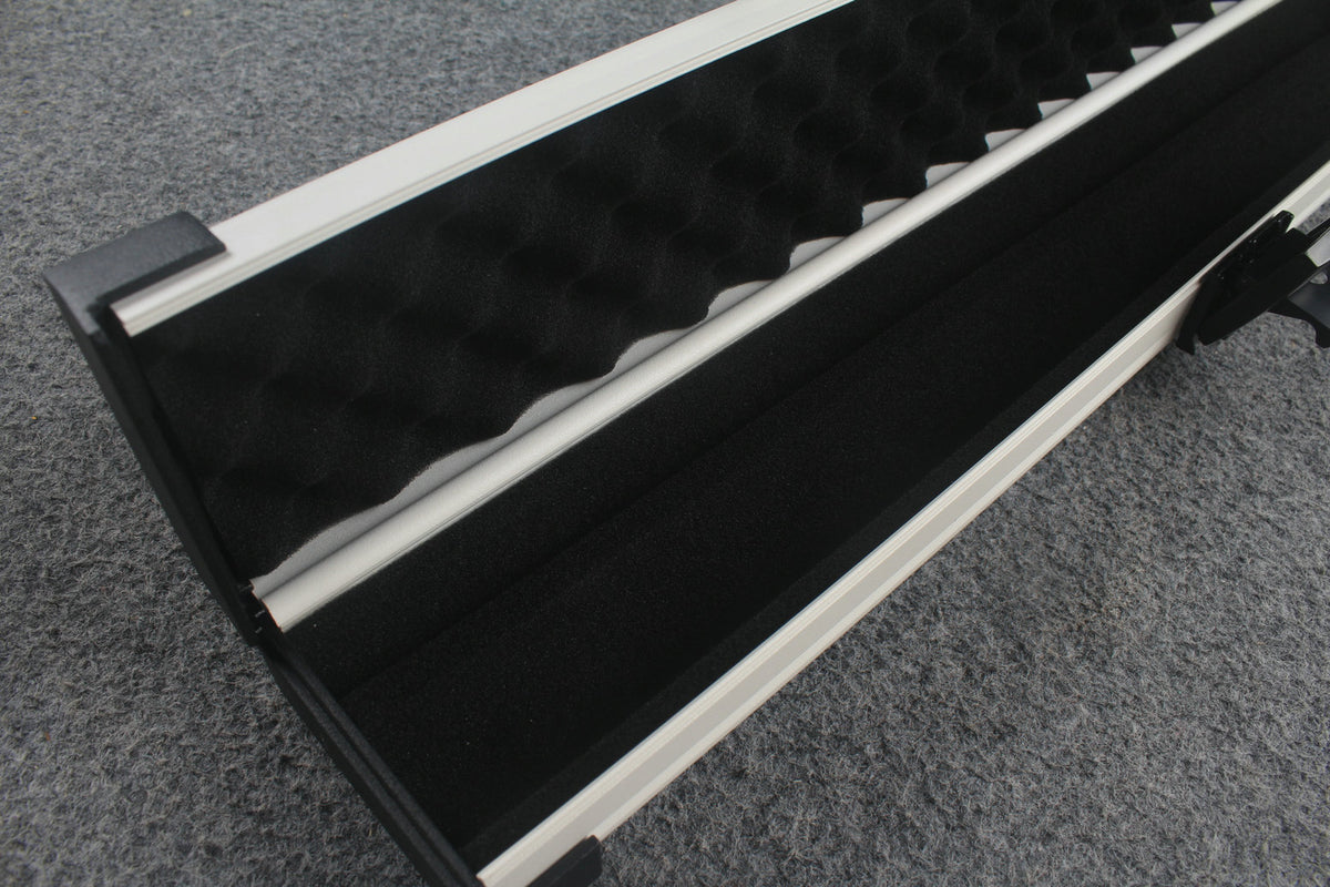 one piece aluminium lockable cue case – 2 Slots（chalk area inside）