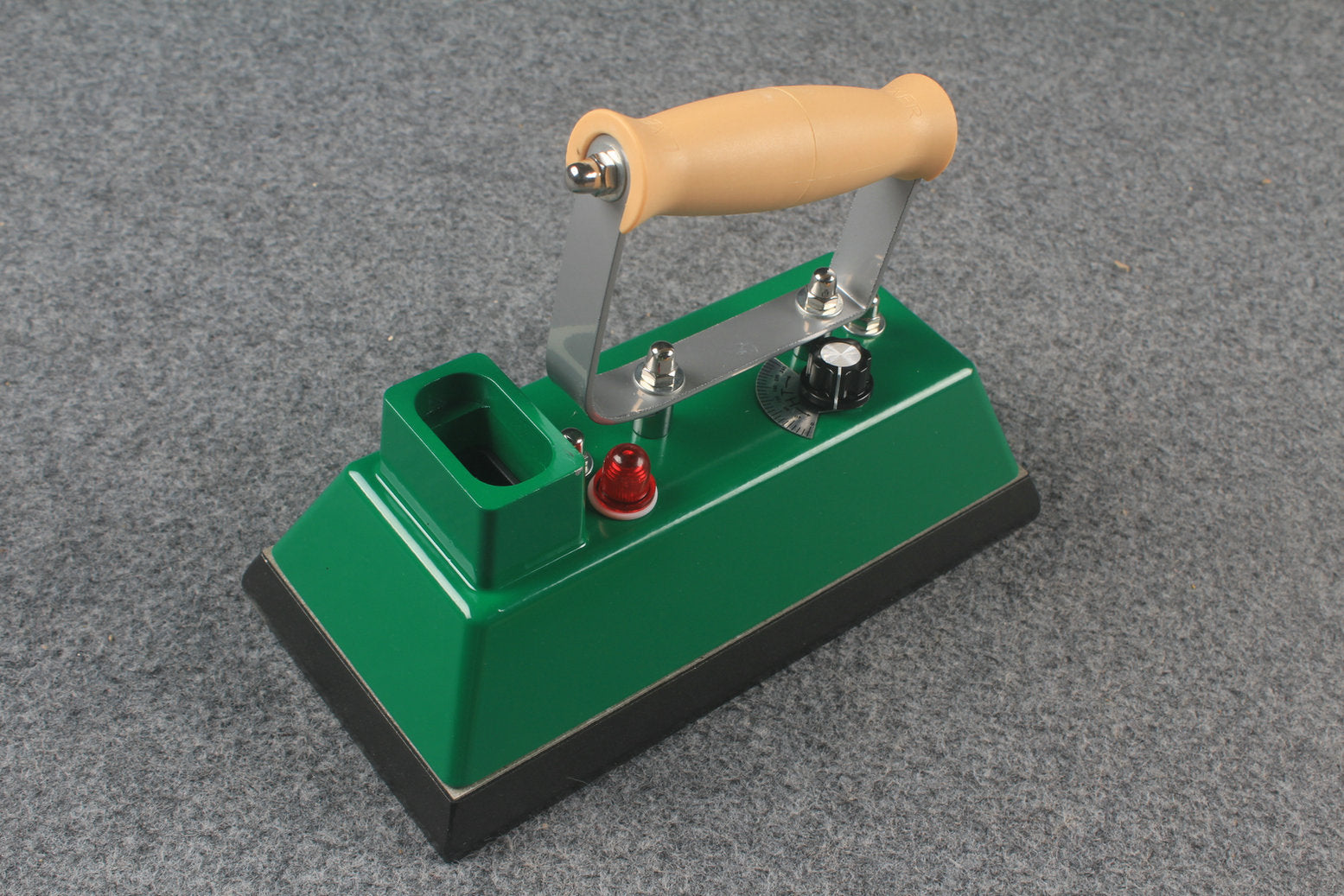 24.3 cm snooker table electric iron （ asbestos free ） WOODS CUES