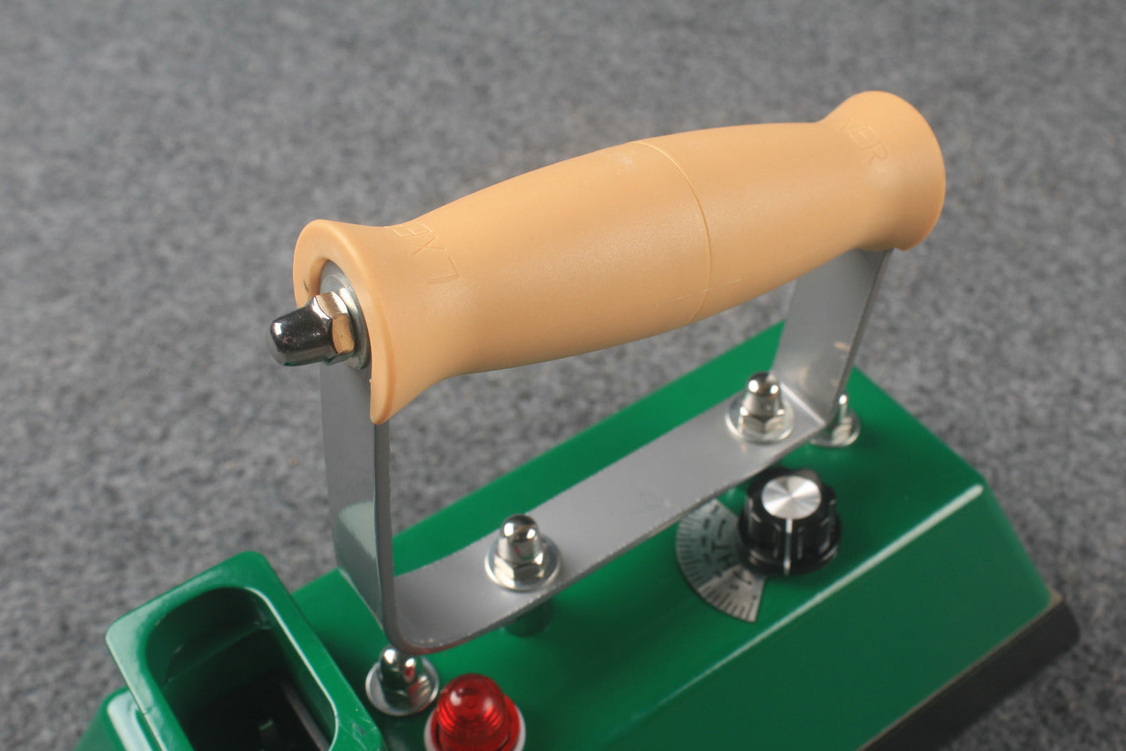 24.3 cm snooker table electric iron （ asbestos free ） WOODS CUES