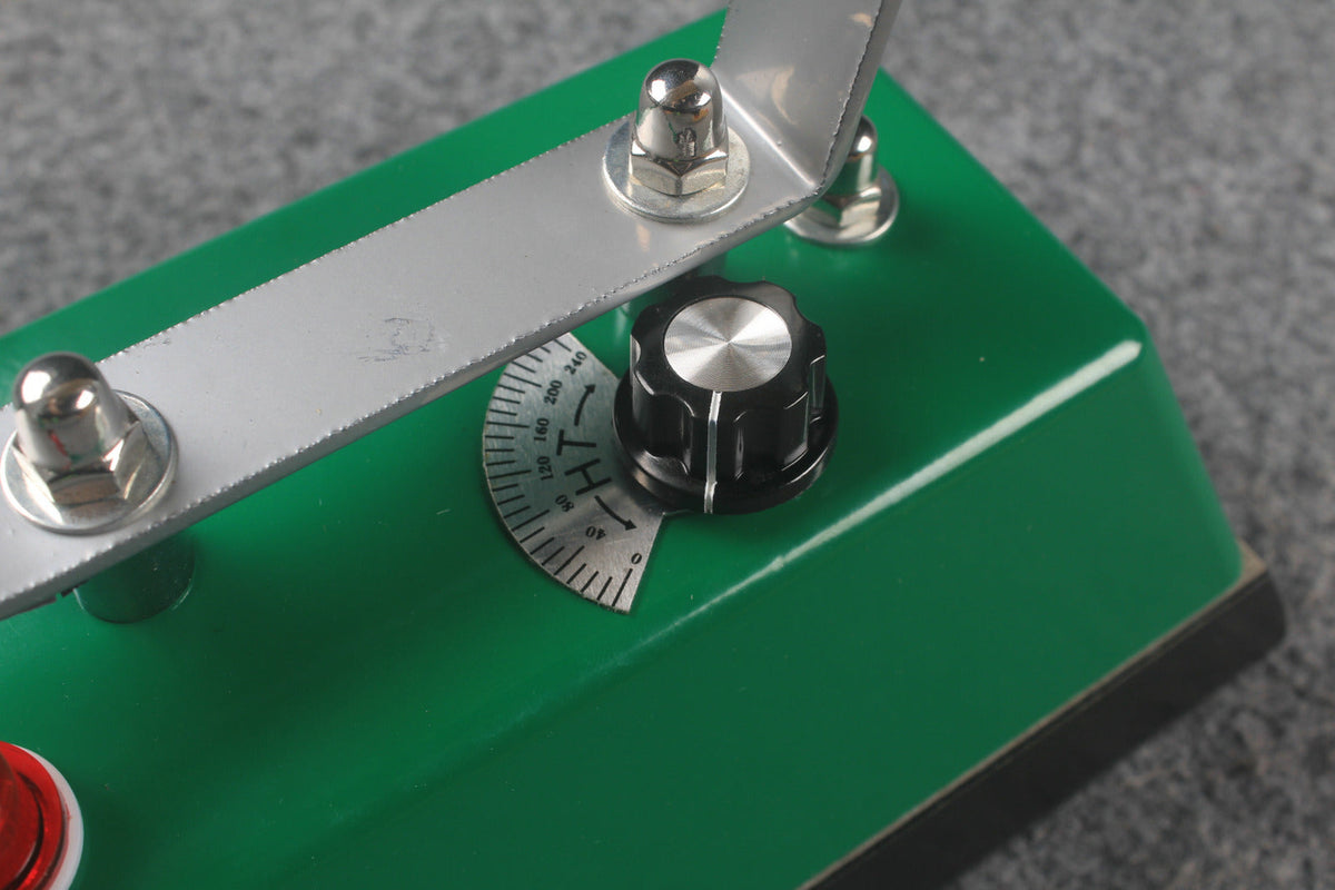 24.3 cm snooker table electric iron （ asbestos free ） WOODS CUES